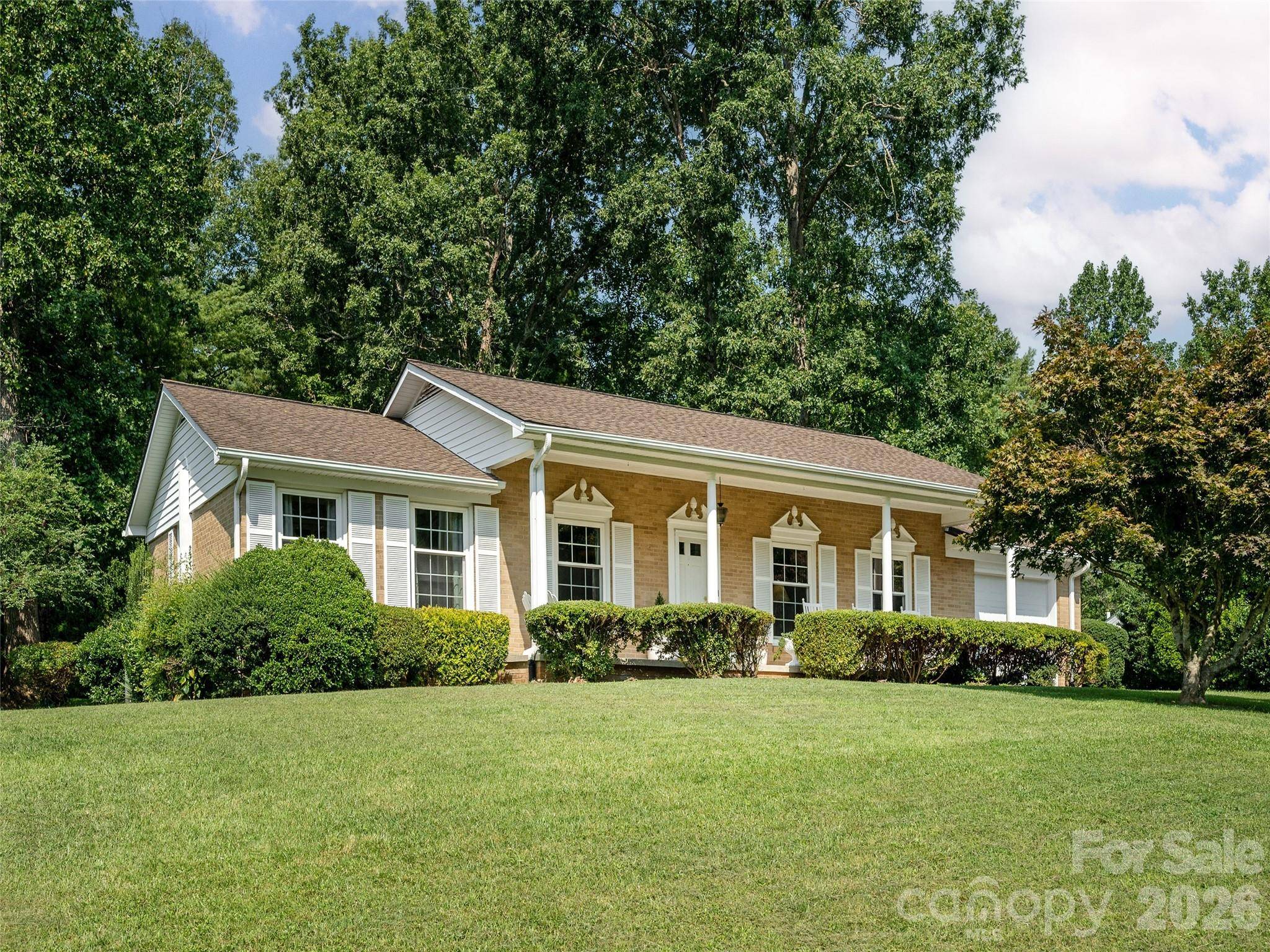 303 Tree Haven BLVD, Hendersonville, NC 28791