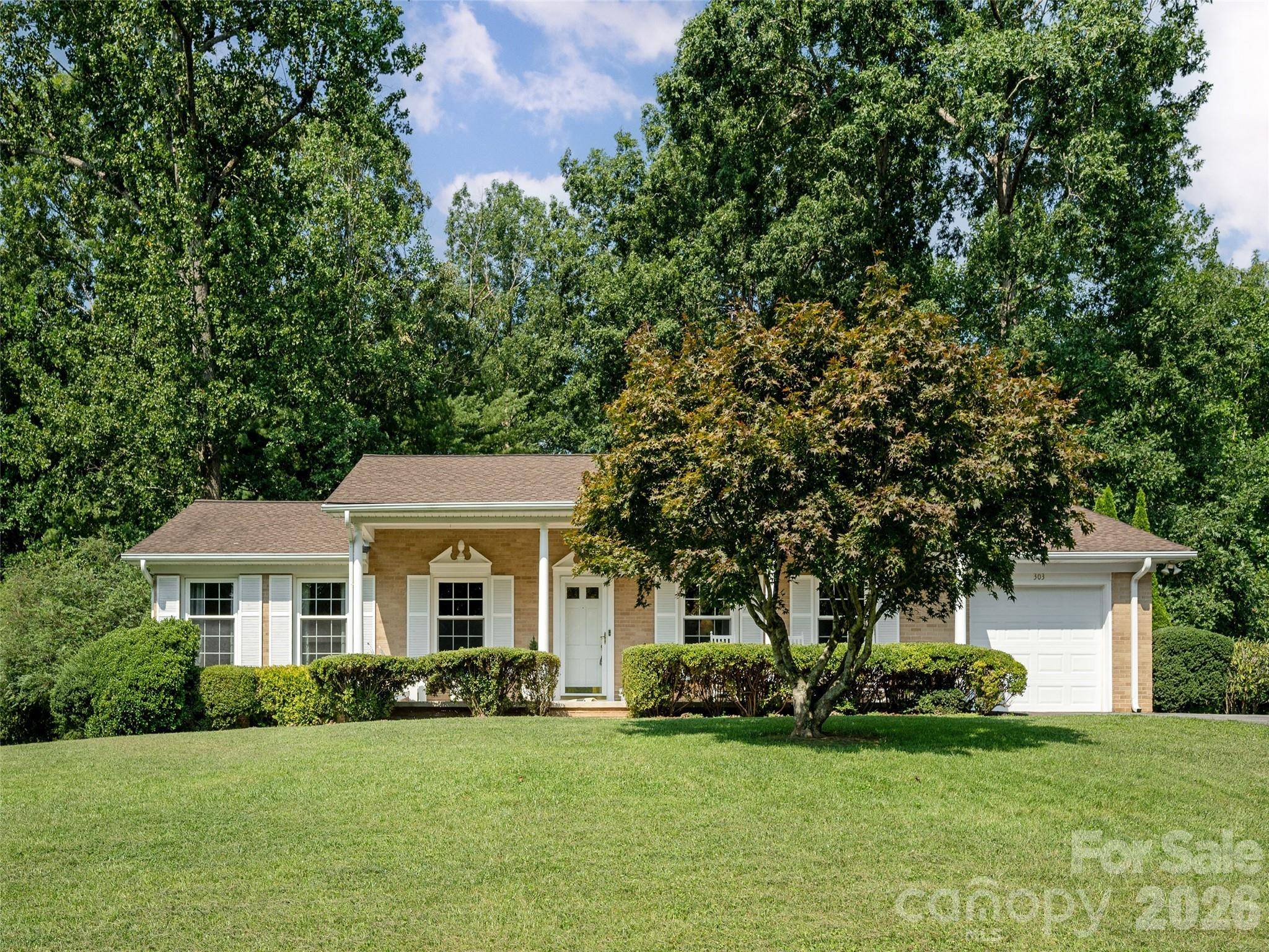 303 Tree Haven BLVD, Hendersonville, NC 28791