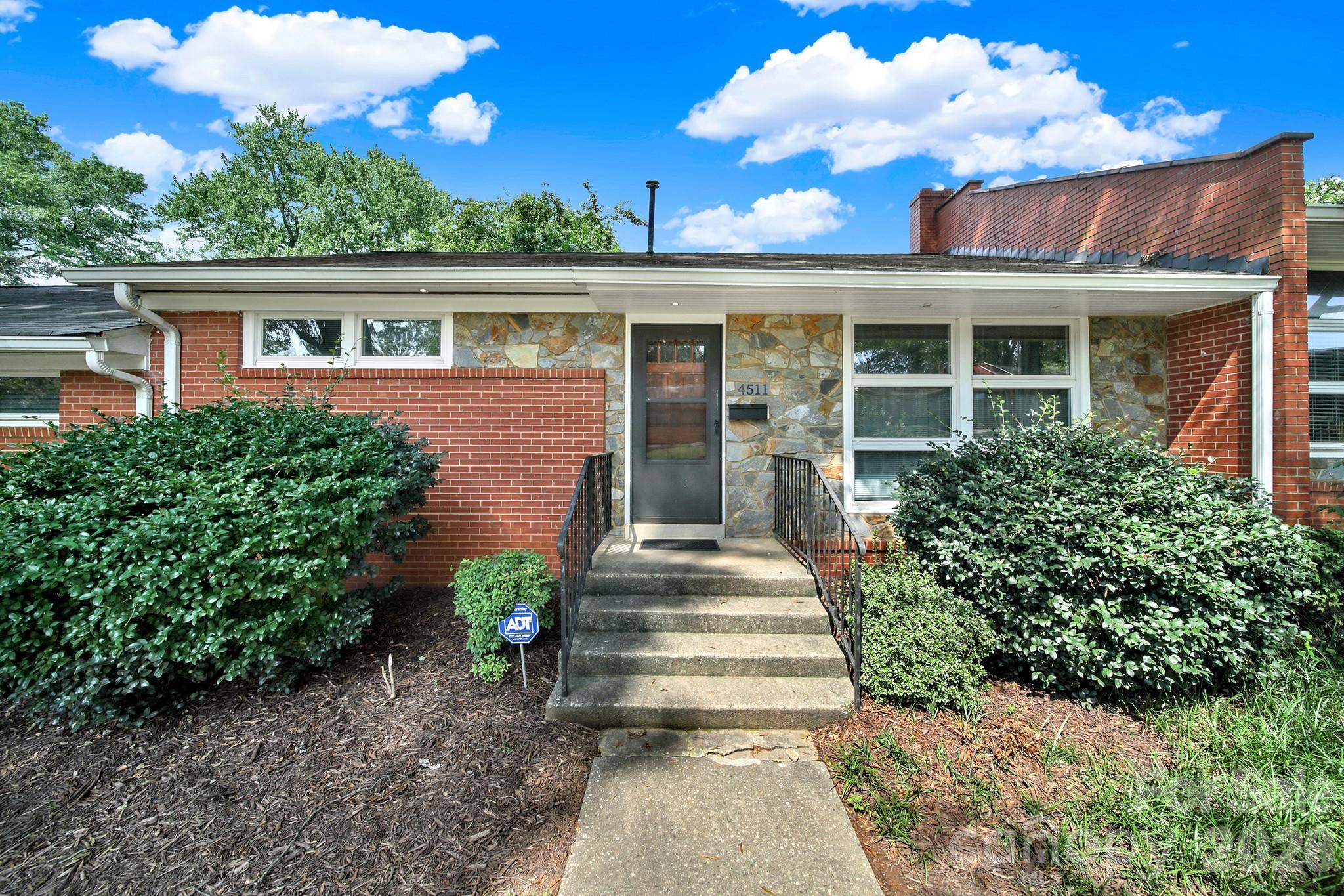 4511 Woodlark LN, Charlotte, NC 28211