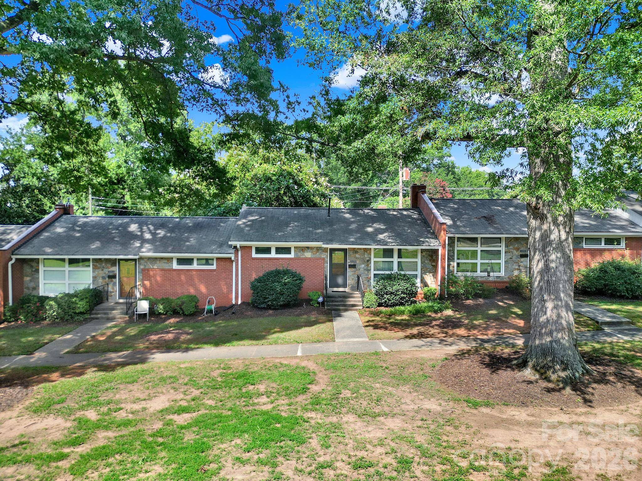 4511 Woodlark LN, Charlotte, NC 28211