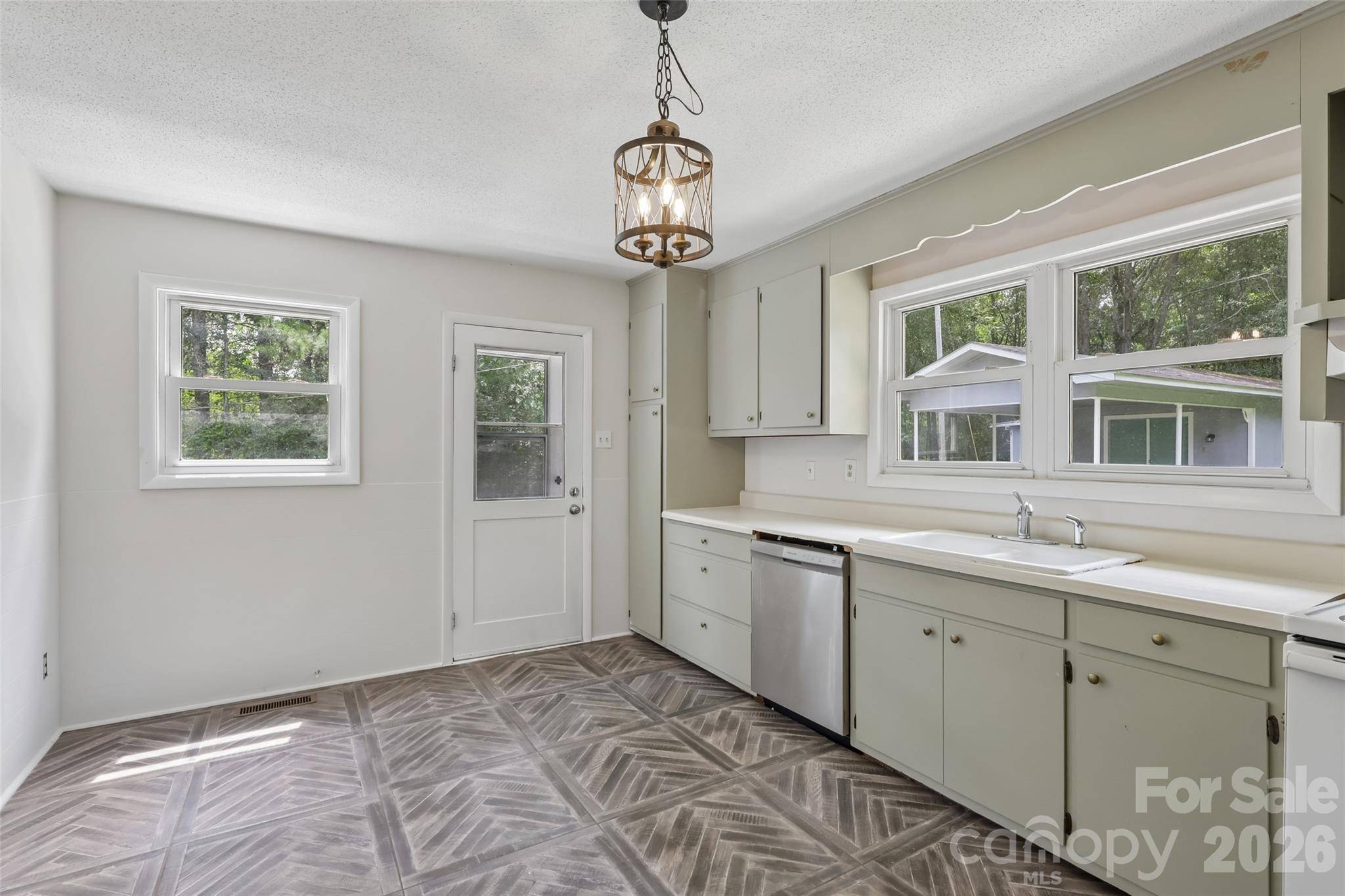 33269 Courtland DR, Albemarle, NC 28001