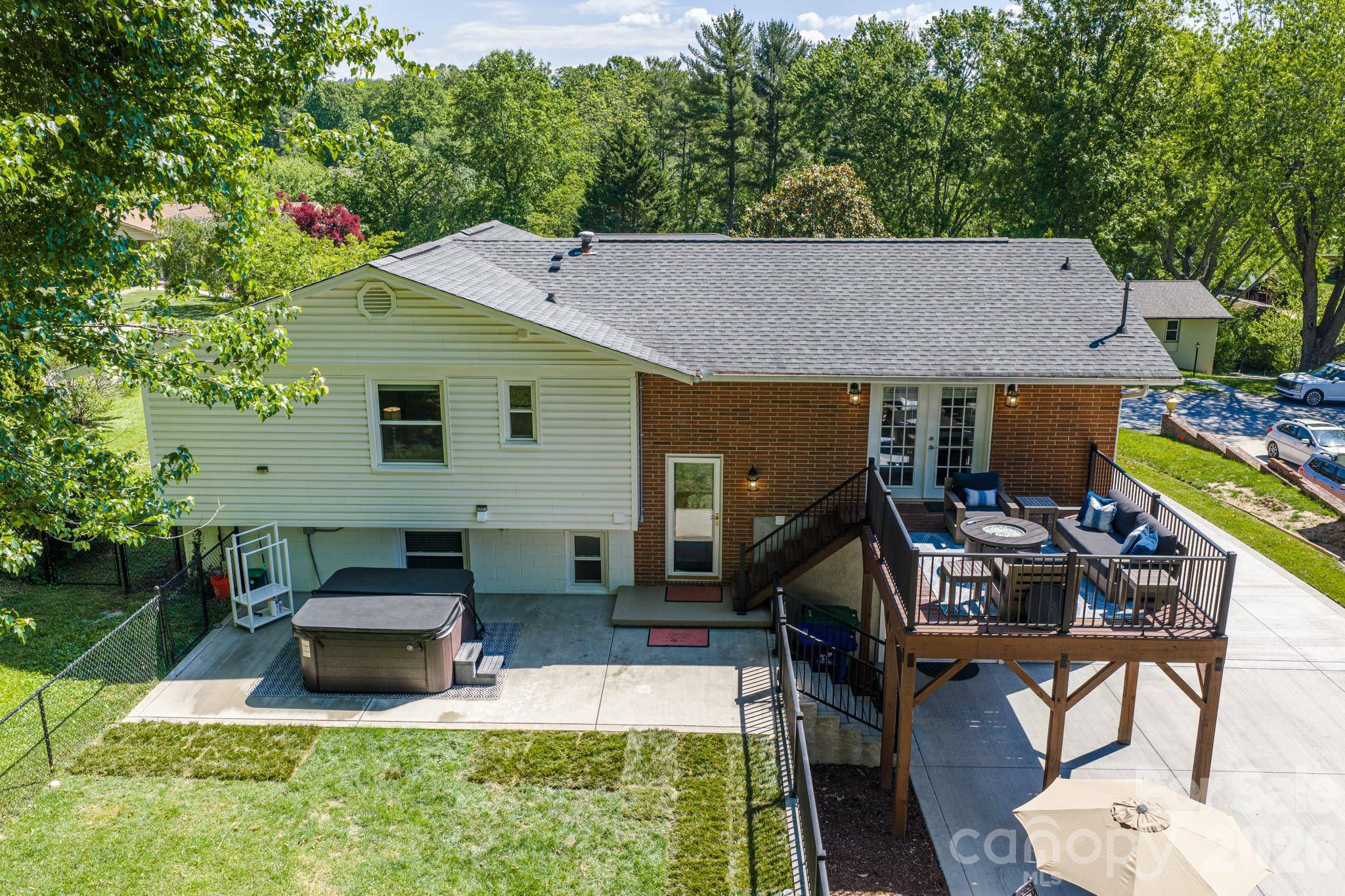 11 Summit DR, Arden, NC 28704