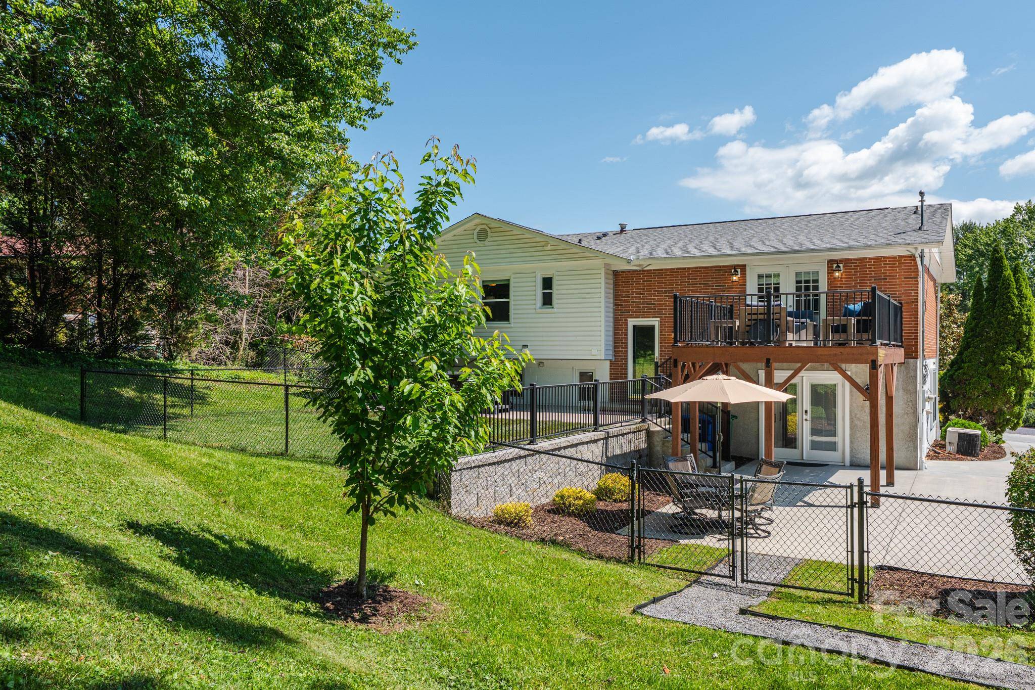 11 Summit DR, Arden, NC 28704