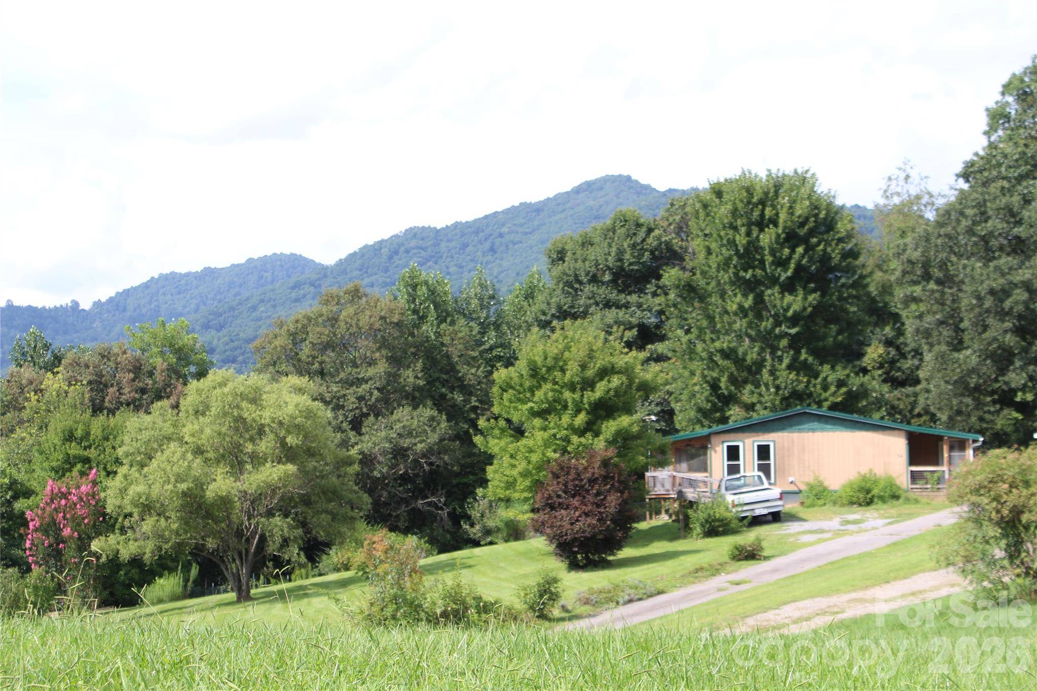 24 Karis LN, Clyde, NC 28721