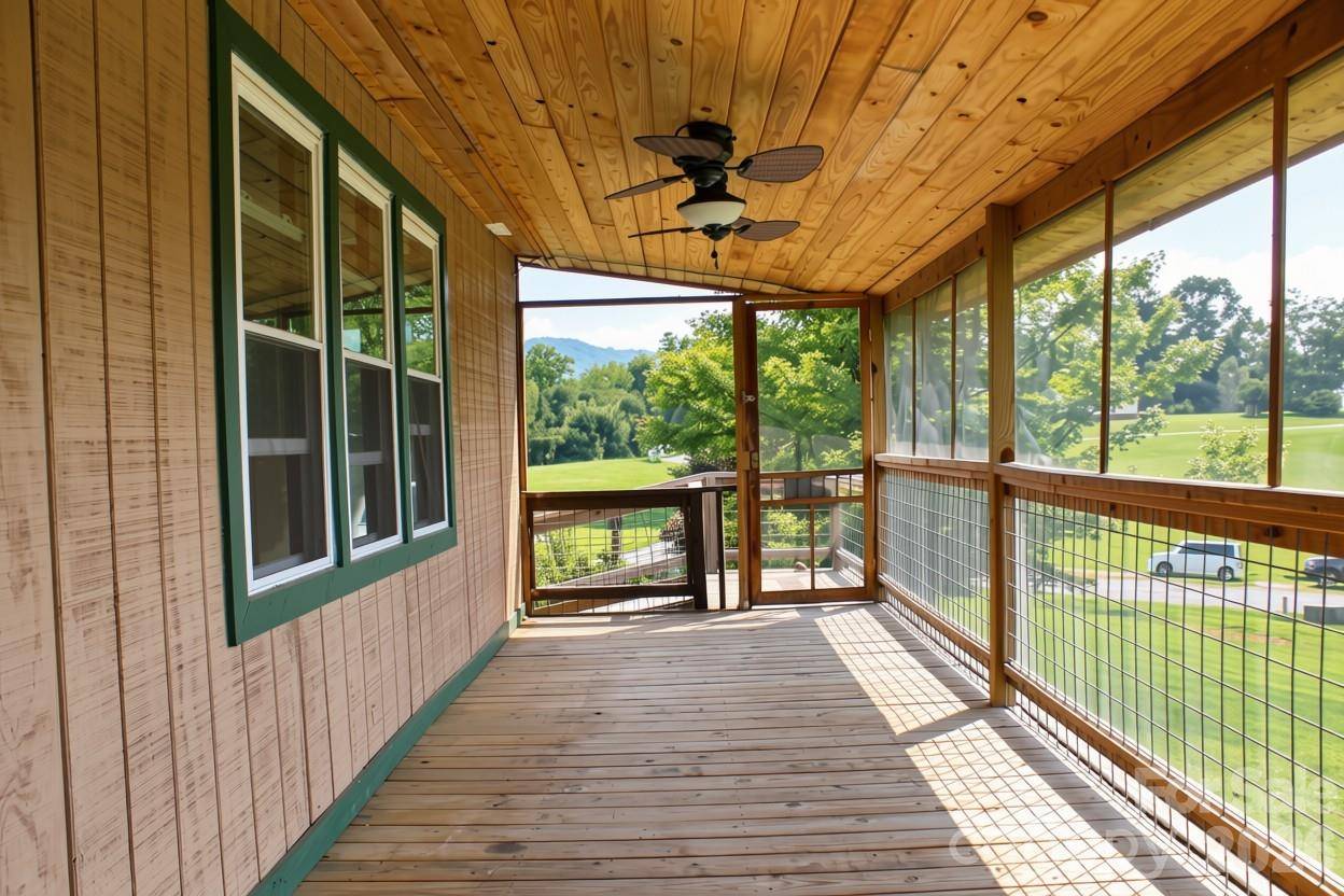 24 Karis LN, Clyde, NC 28721