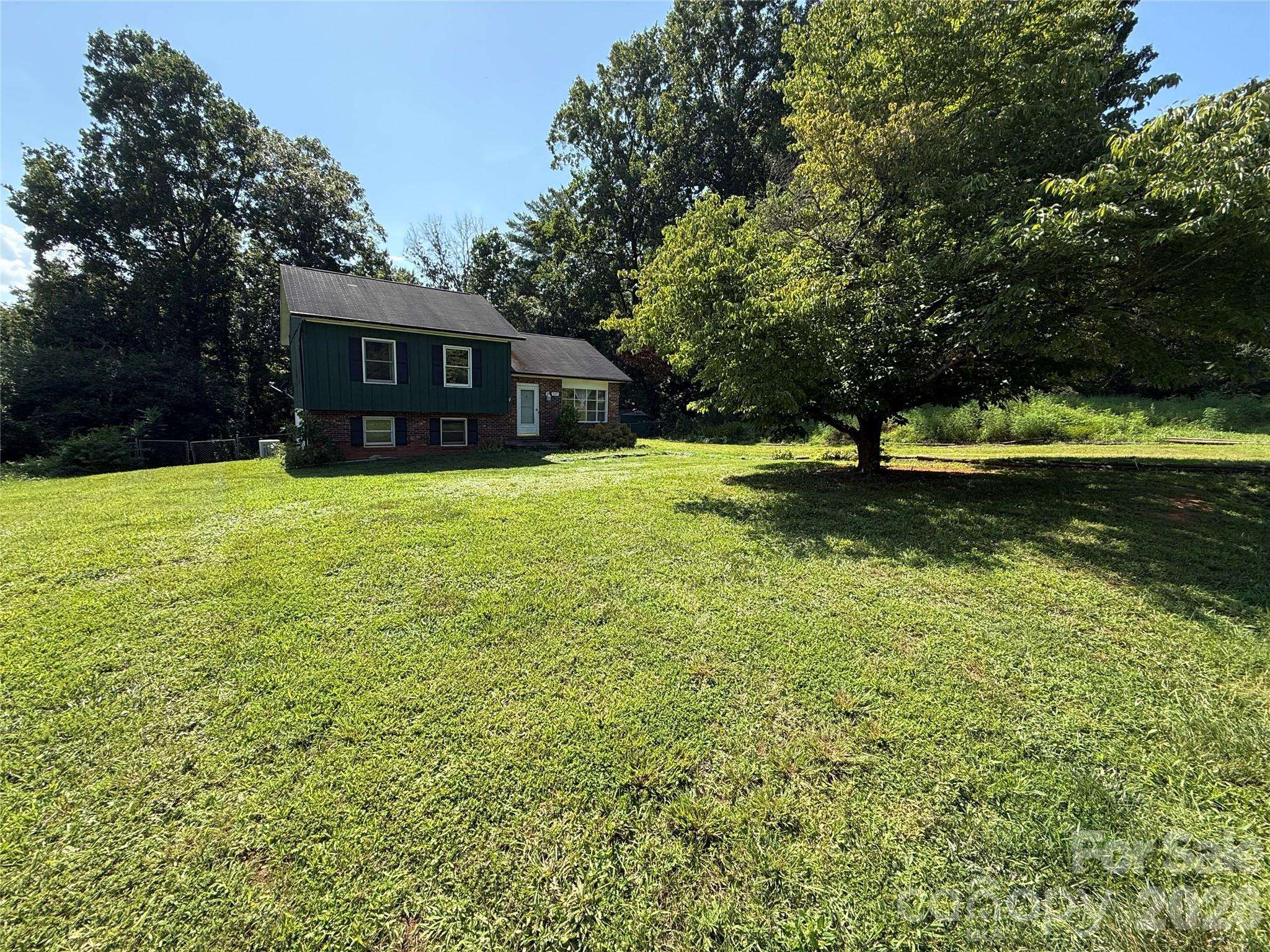 3695 Commanche CT, Lenoir, NC 28645
