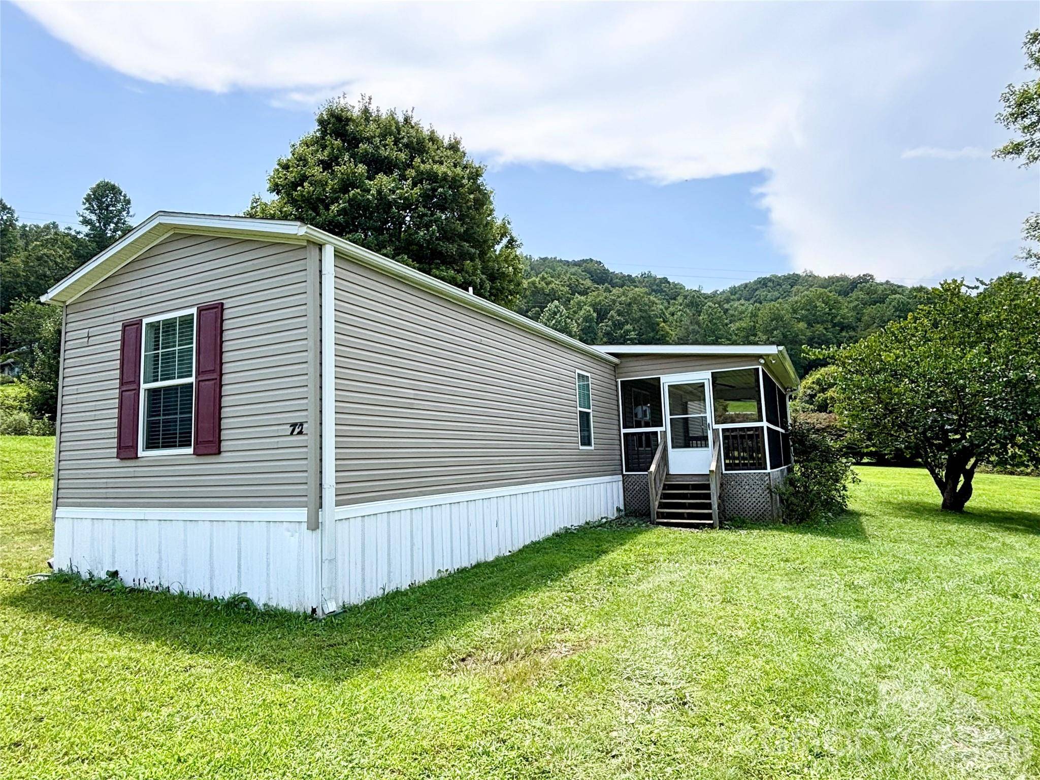 72 S Greenleaf RD, Hendersonville, NC 28739
