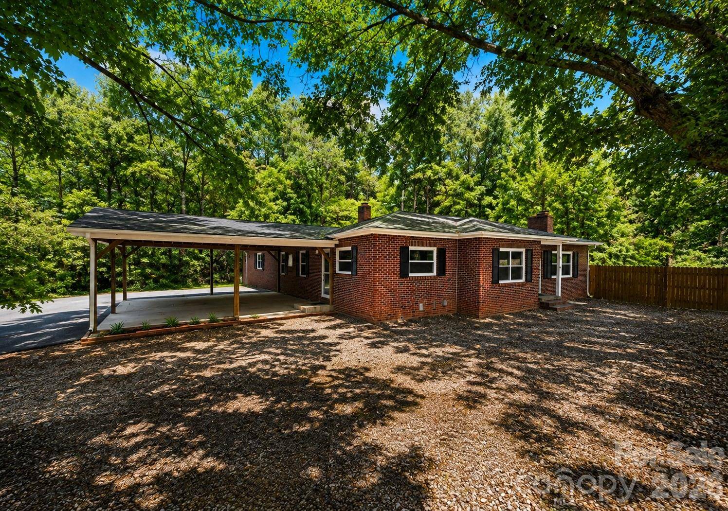 1822 Blowing Rock BLVD, Lenoir, NC 28645