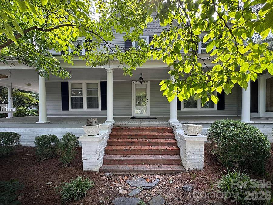 842 N Aspen ST, Lincolnton, NC 28092