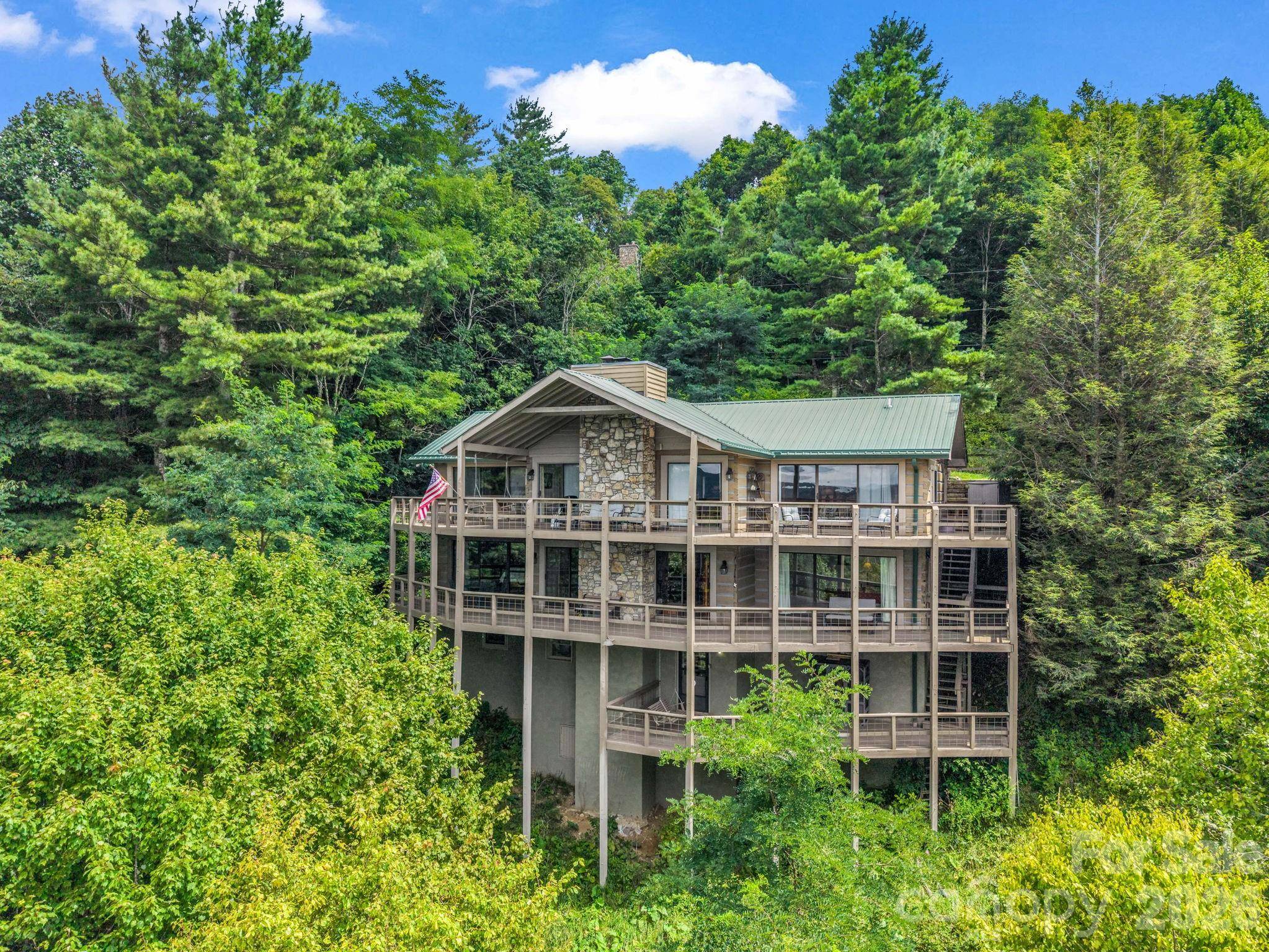 179 Sarvis LN, Mars Hill, NC 28754