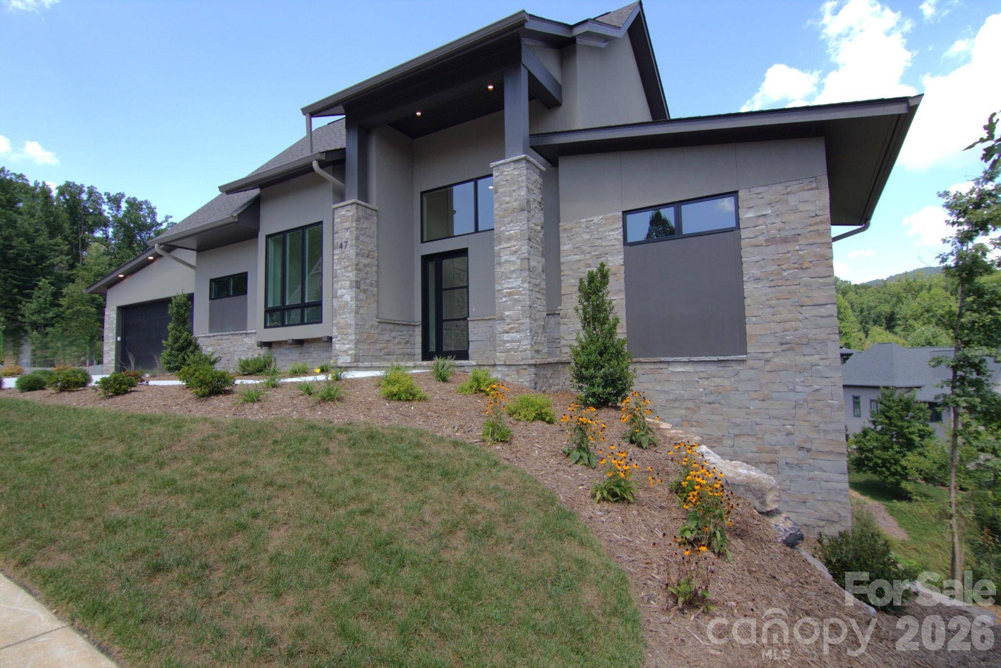 47 Versailles LN, Asheville, NC 28804