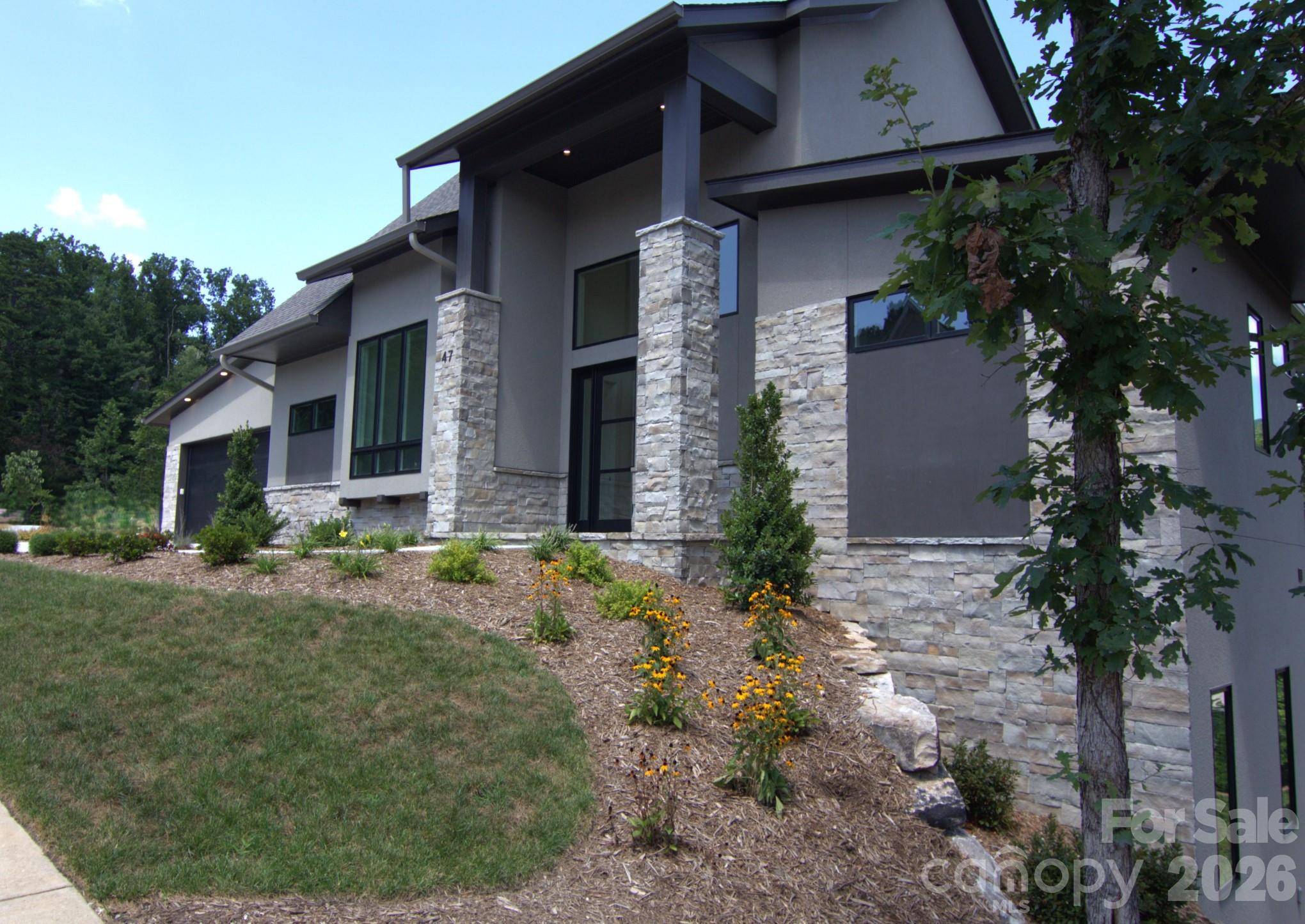 47 Versailles LN, Asheville, NC 28804