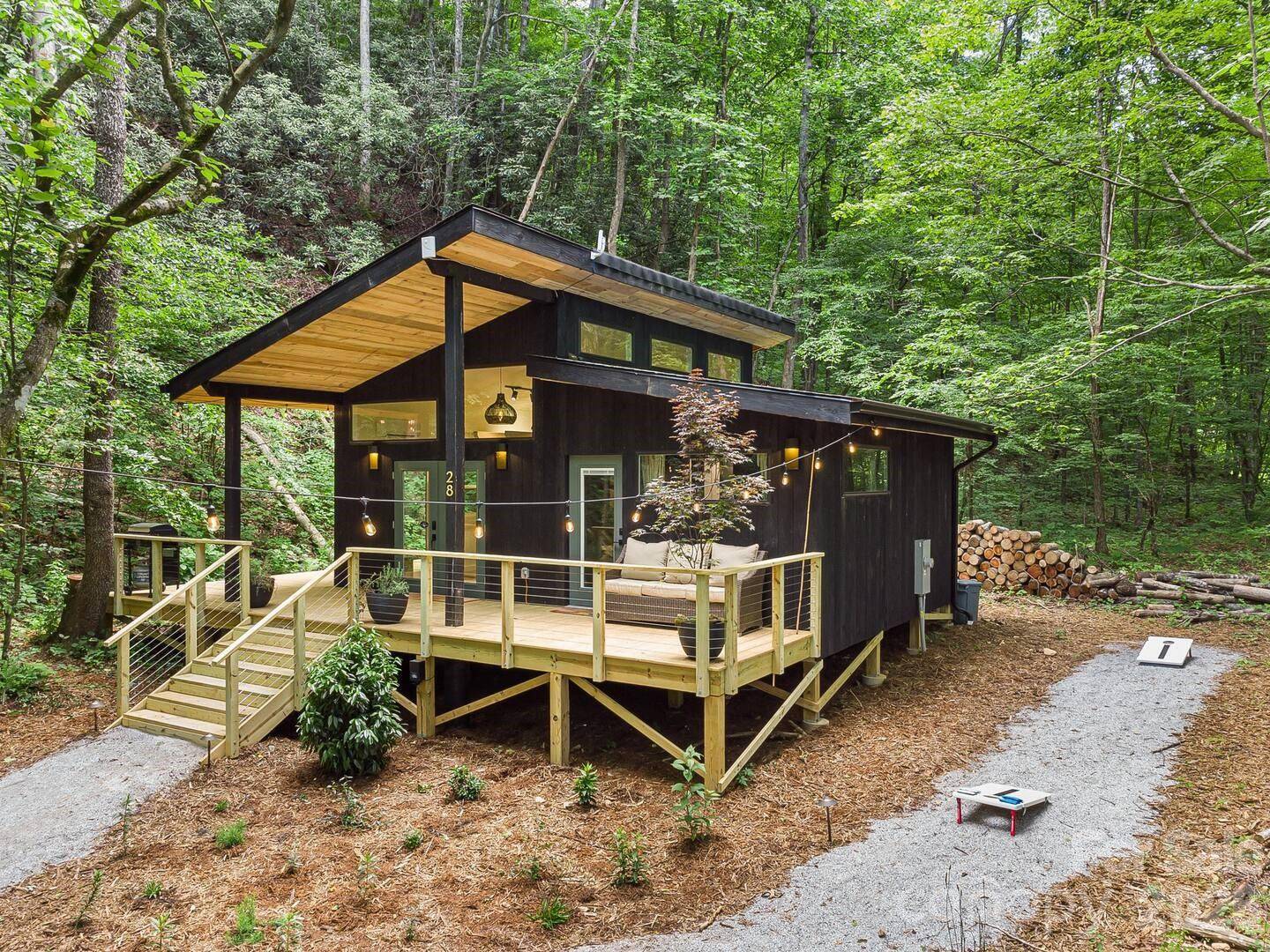 317 Twinbrook LN, Maggie Valley, NC 28751