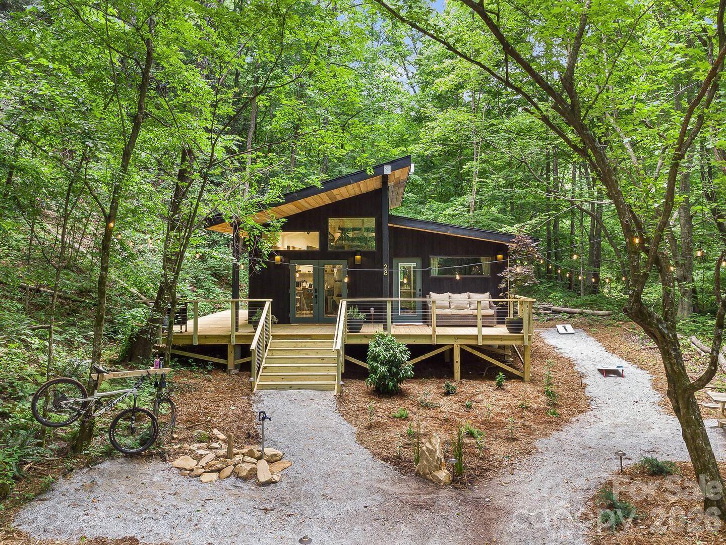 317 Twinbrook LN, Maggie Valley, NC 28751