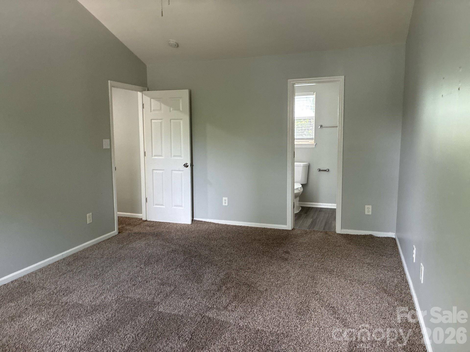 9500 Pondside LN, Charlotte, NC 28213