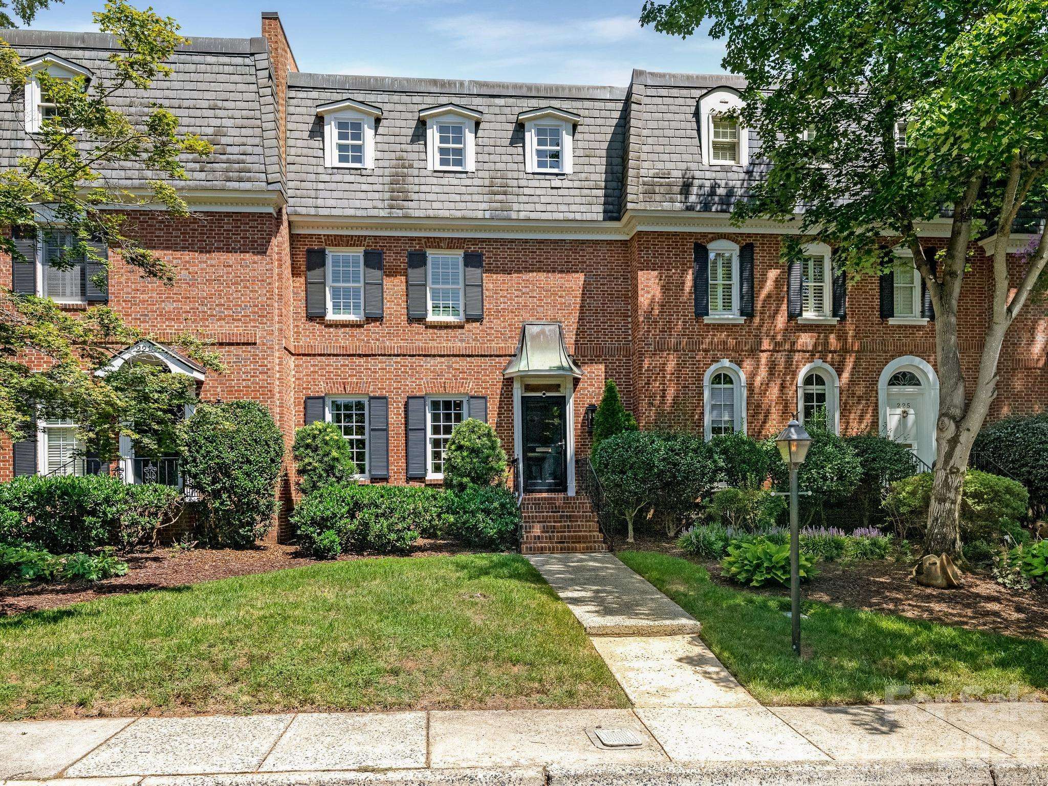 223 Perrin PL, Charlotte, NC 28207