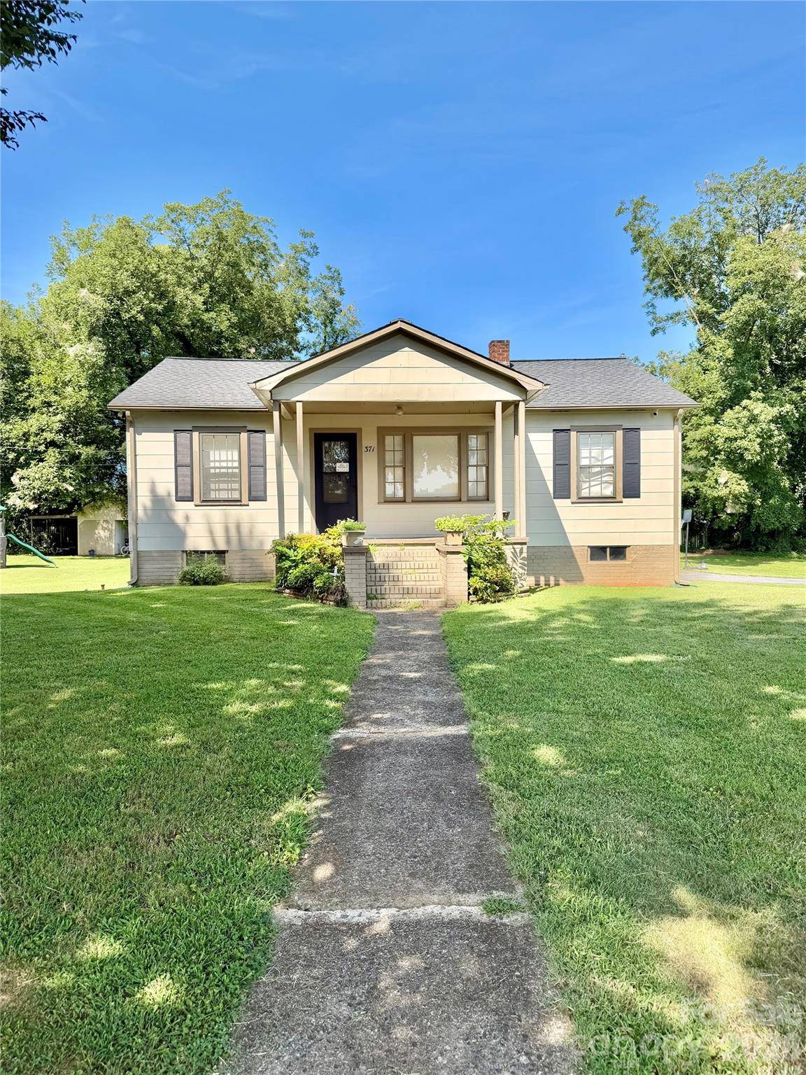 371 Sulphur Springs RD, Hiddenite, NC 28636