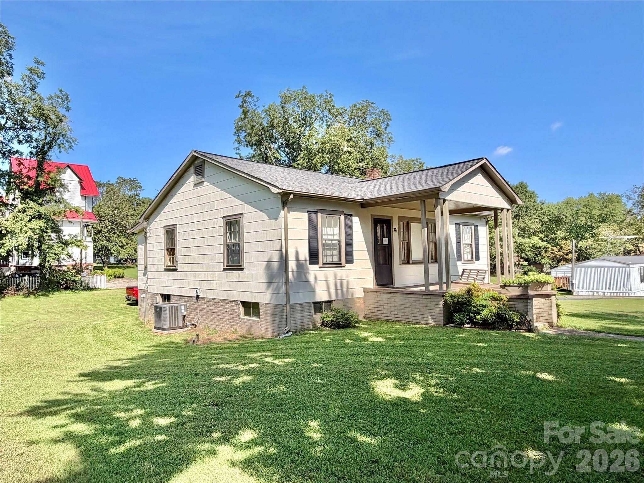 371 Sulphur Springs RD, Hiddenite, NC 28636
