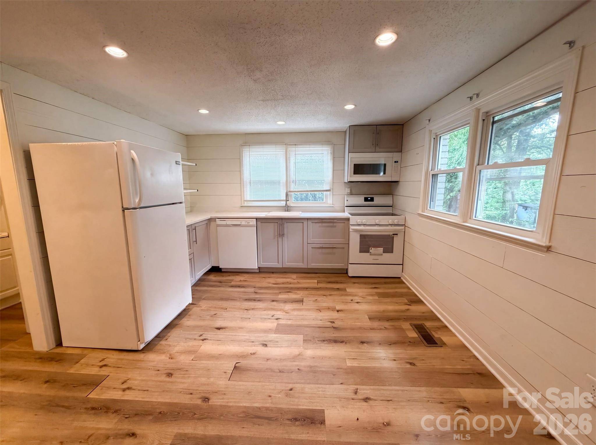1017 White LN, Gastonia, NC 28052