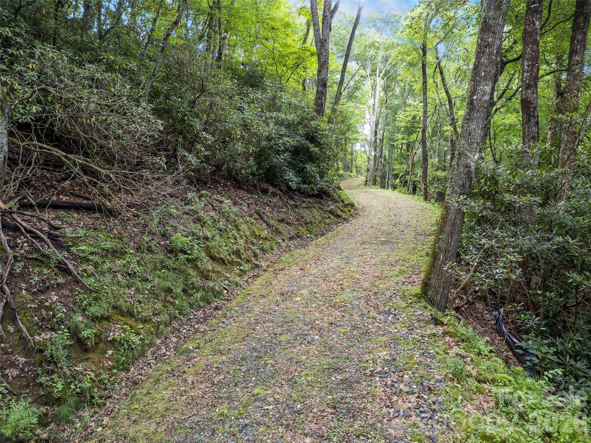 000 Wagon Trail RD, Maggie Valley, NC 28751
