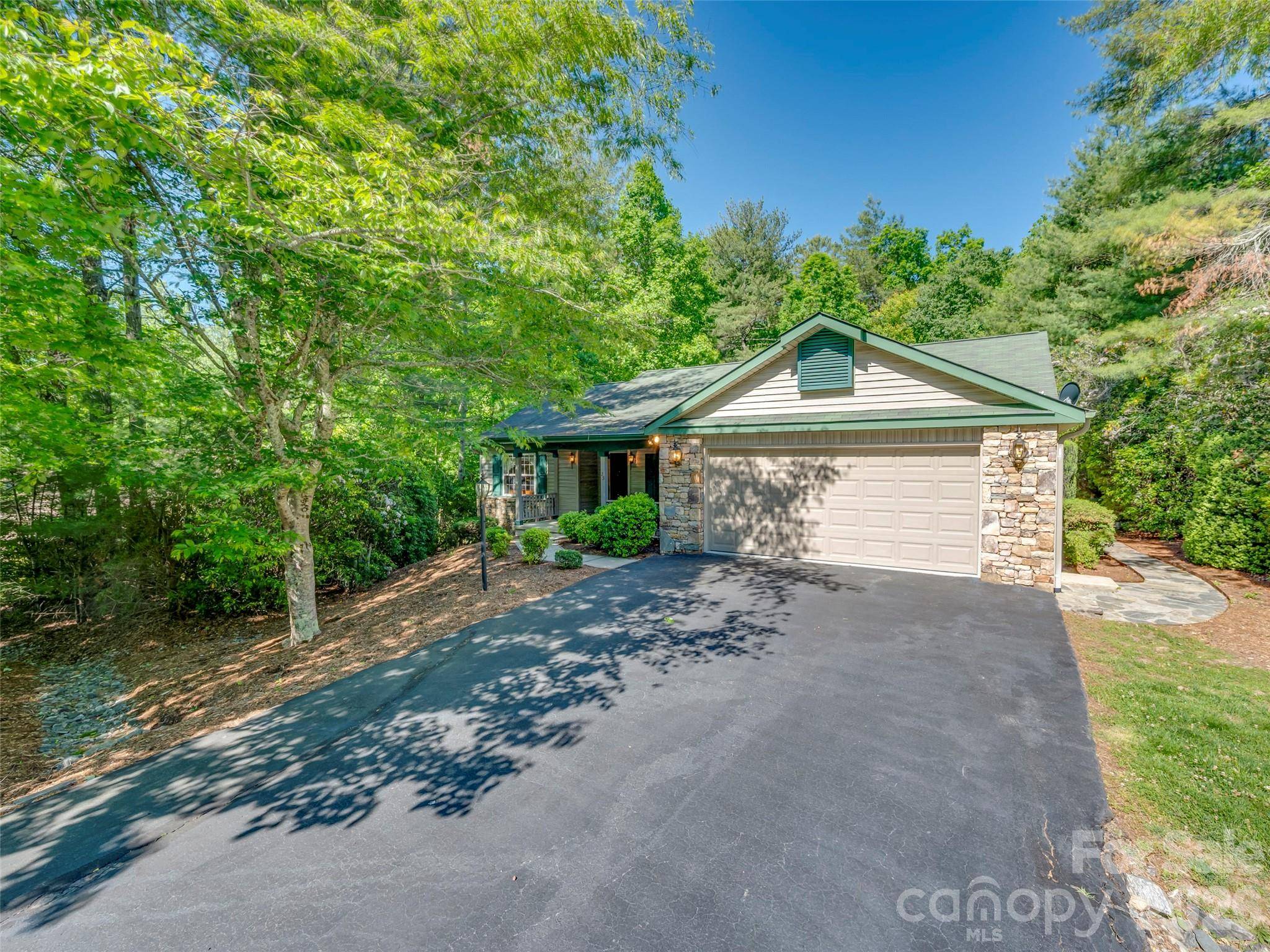 23 Tall Pines RD, Hendersonville, NC 28739