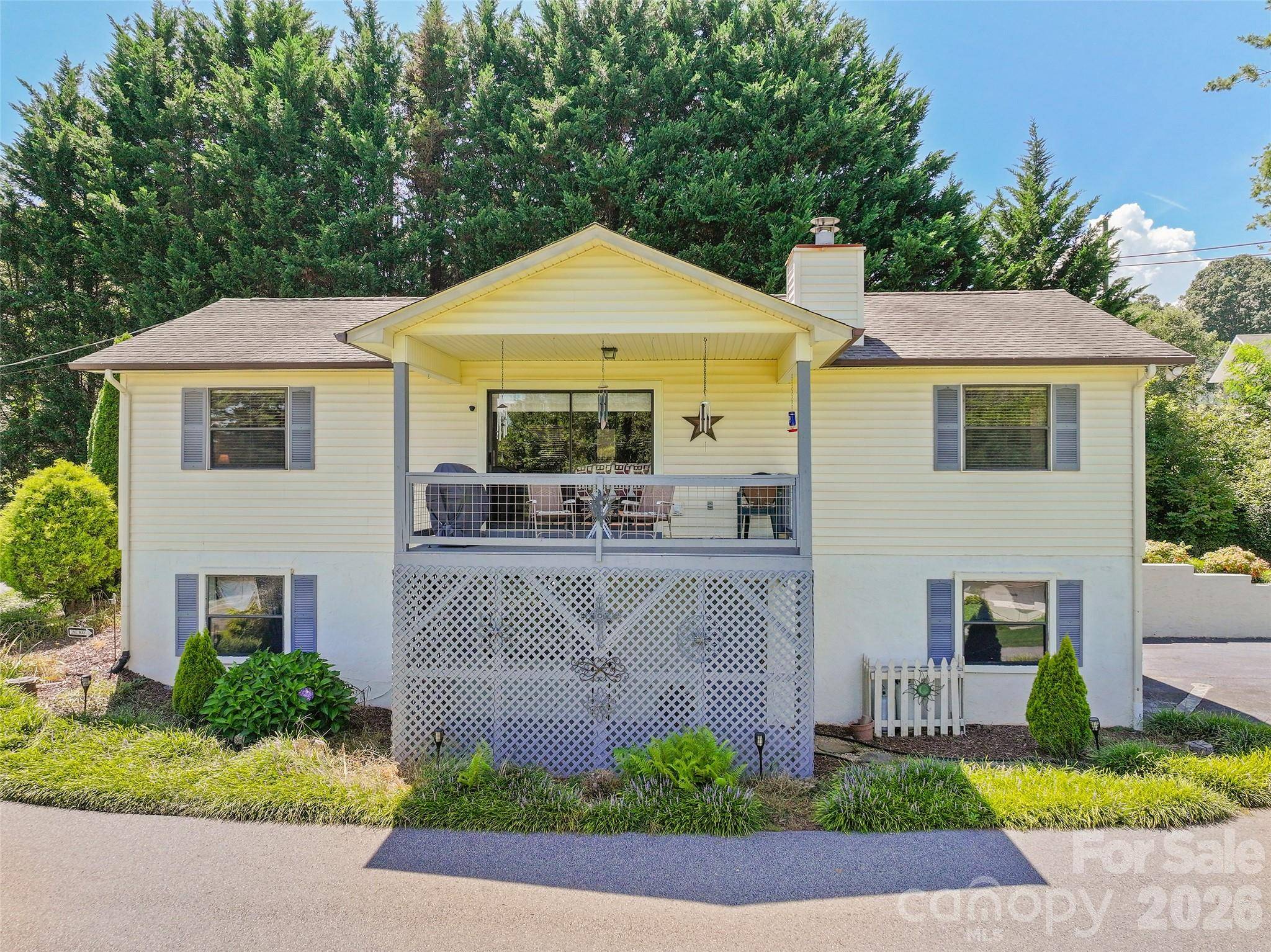43 Thoren CT, Clyde, NC 28721