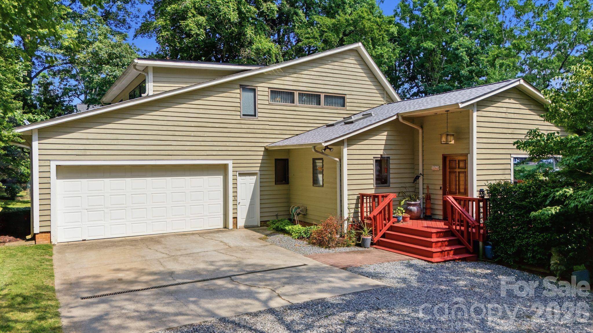 125 Misty Cove LN, Mooresville, NC 28117