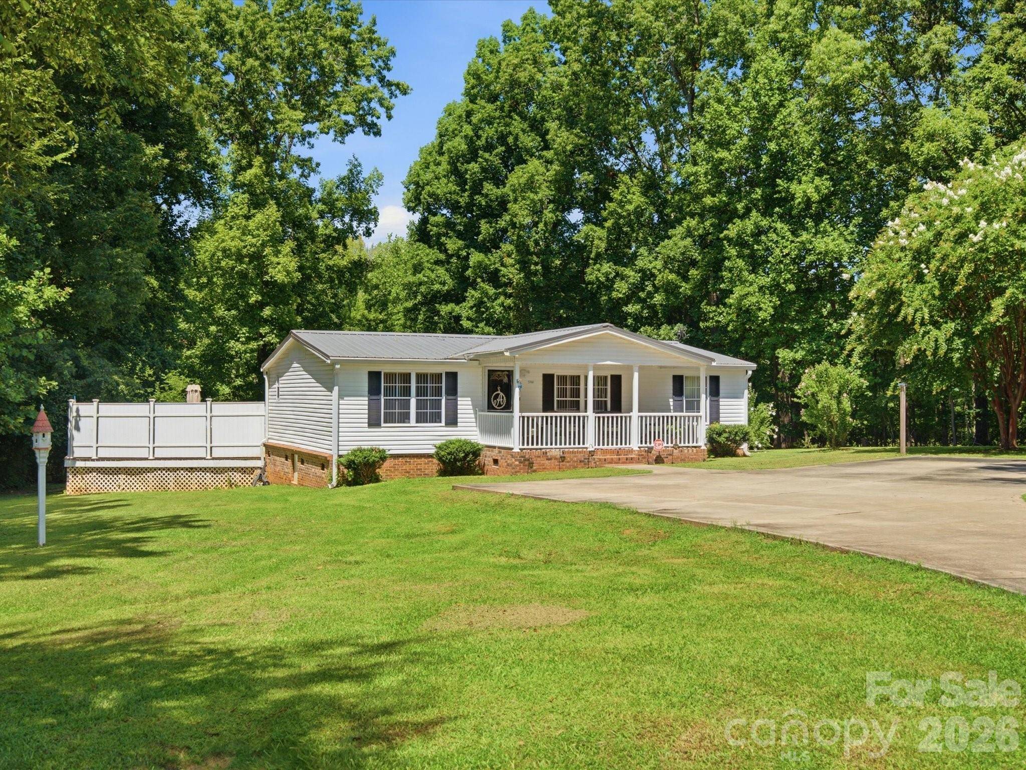 5766 Adicks CT, York, SC 29745