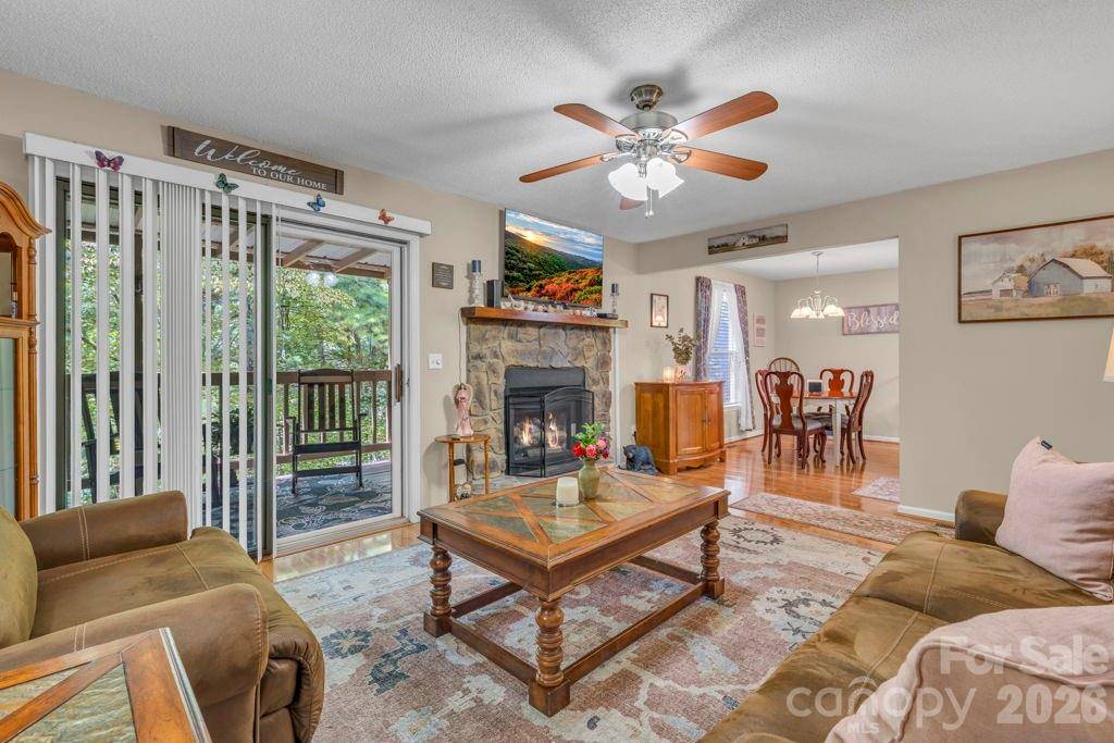 655 Overlook DR, Spruce Pine, NC 28777