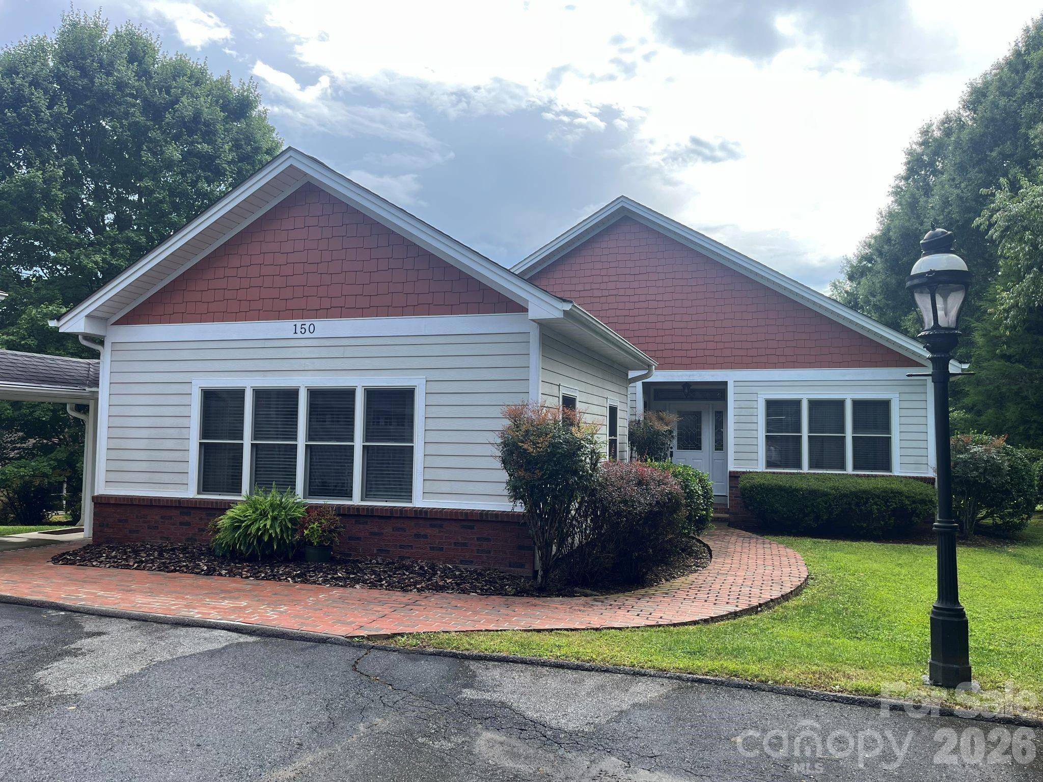 150 Holly Springs RD, Hendersonville, NC 28729