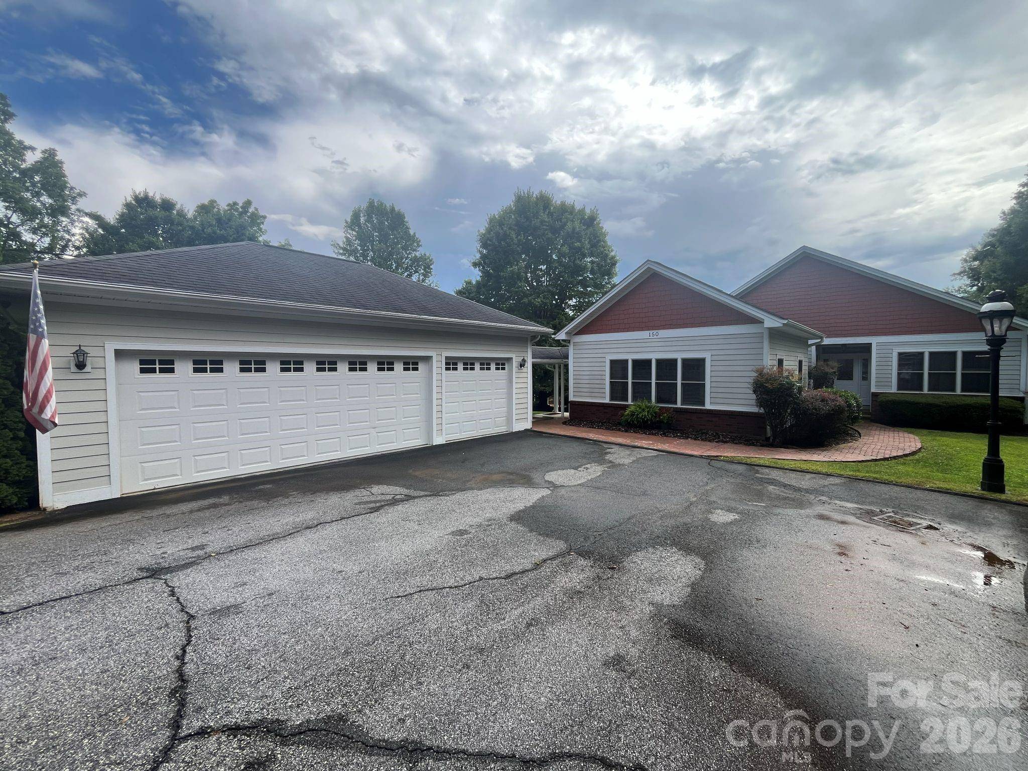 150 Holly Springs RD, Hendersonville, NC 28729