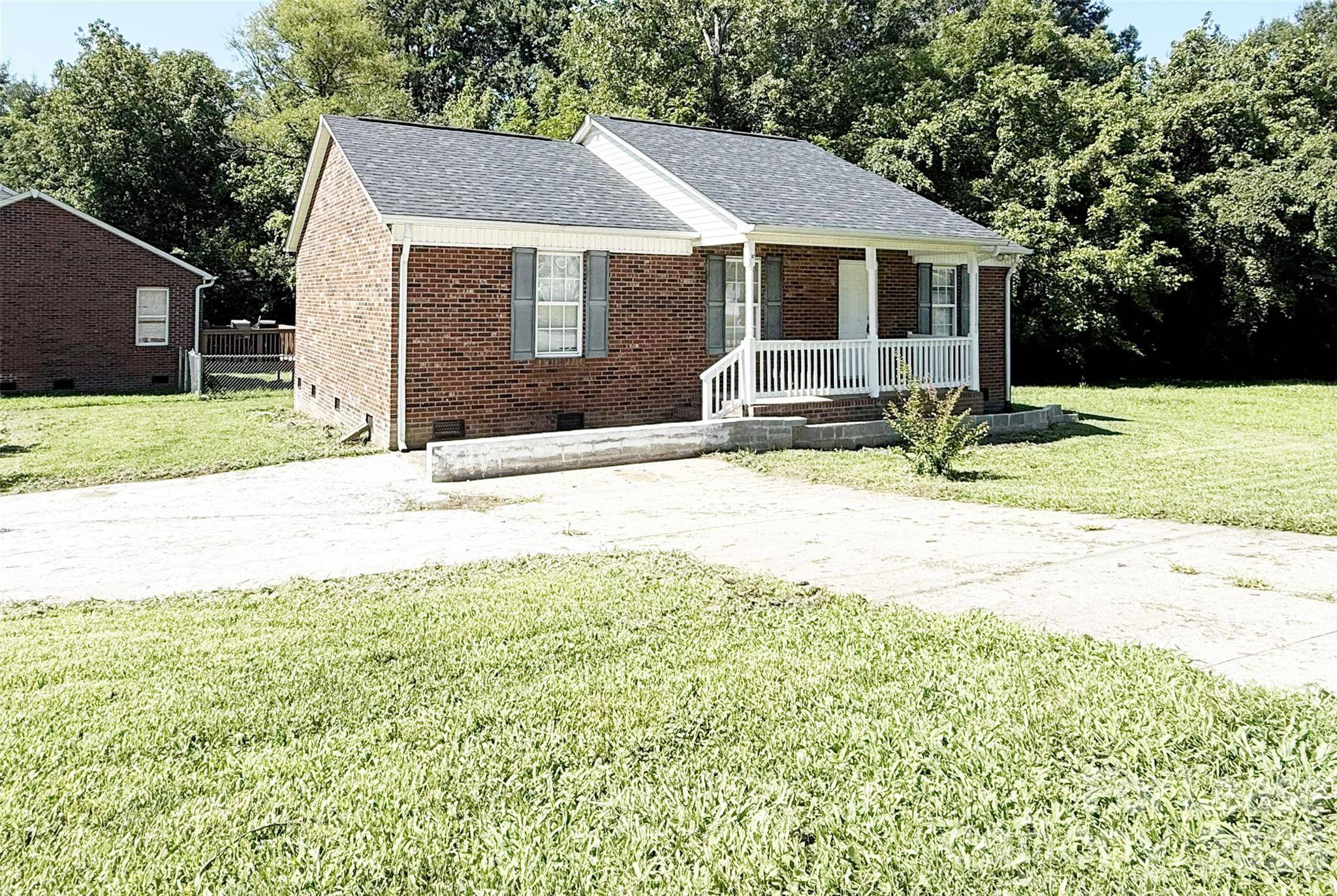 527 E Carpenter ST, Dallas, NC 28034