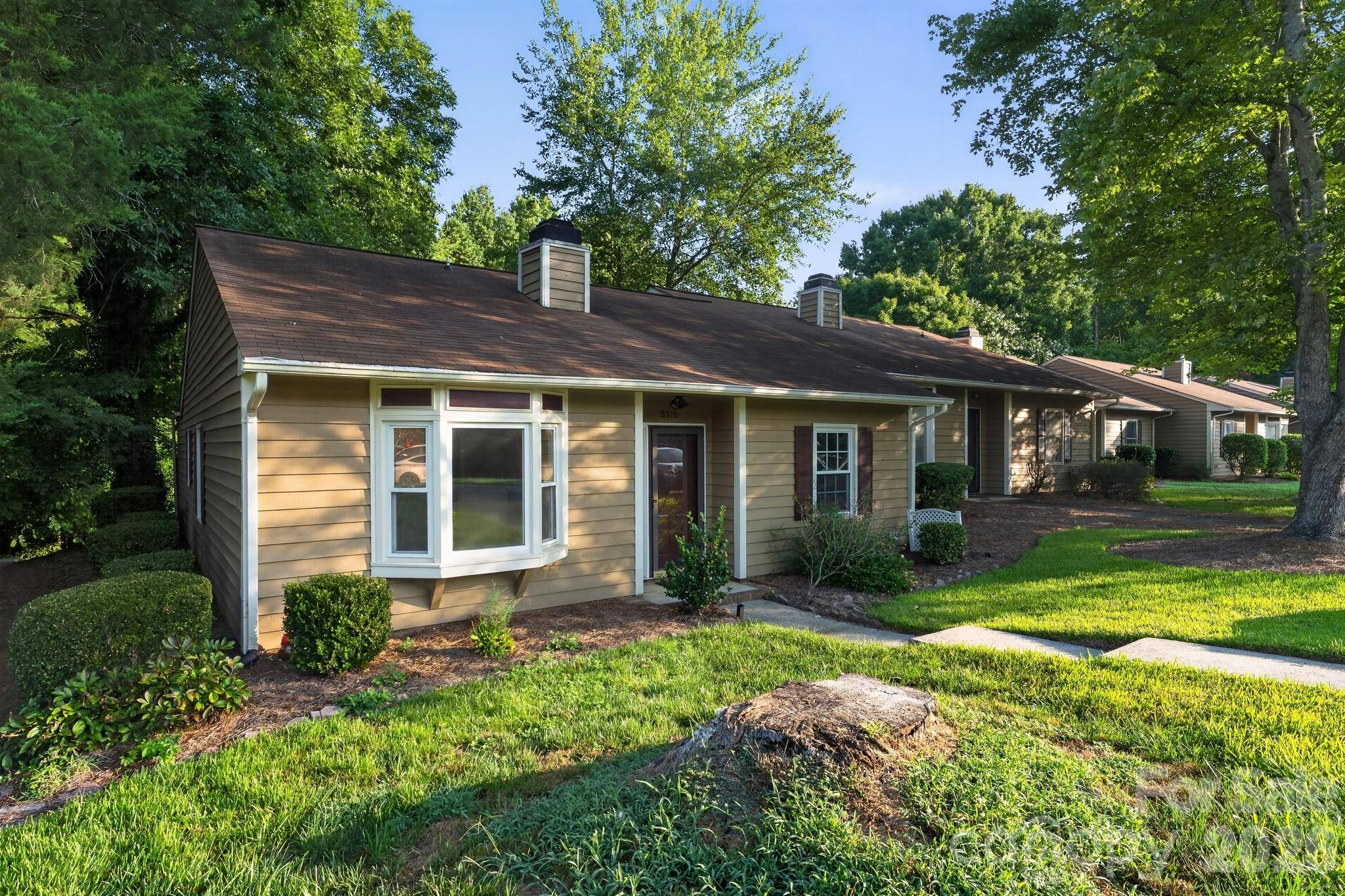 8316 Summerglen CIR, Charlotte, NC 28227