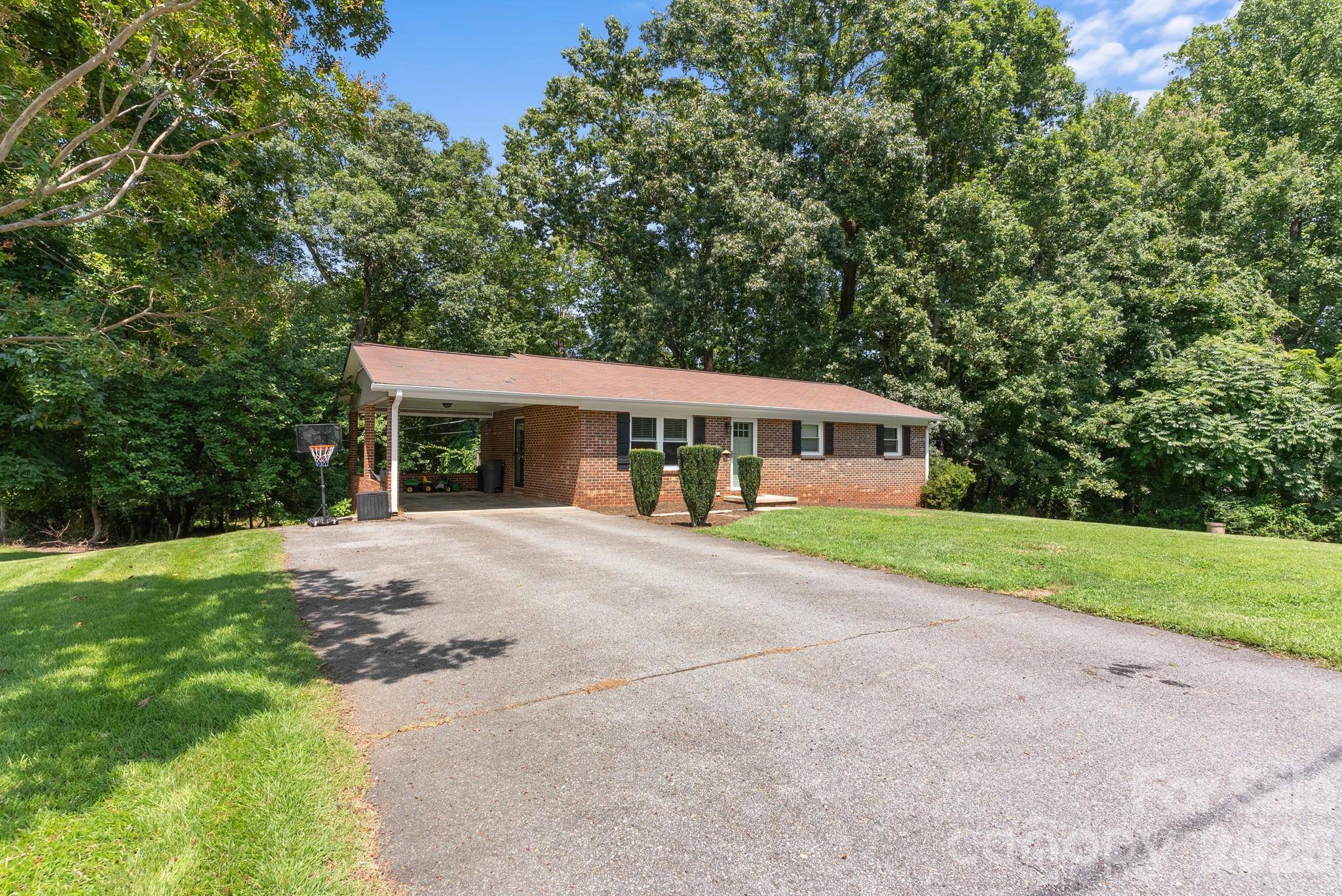 132 Blue Ridge RD, State Road, NC 28676