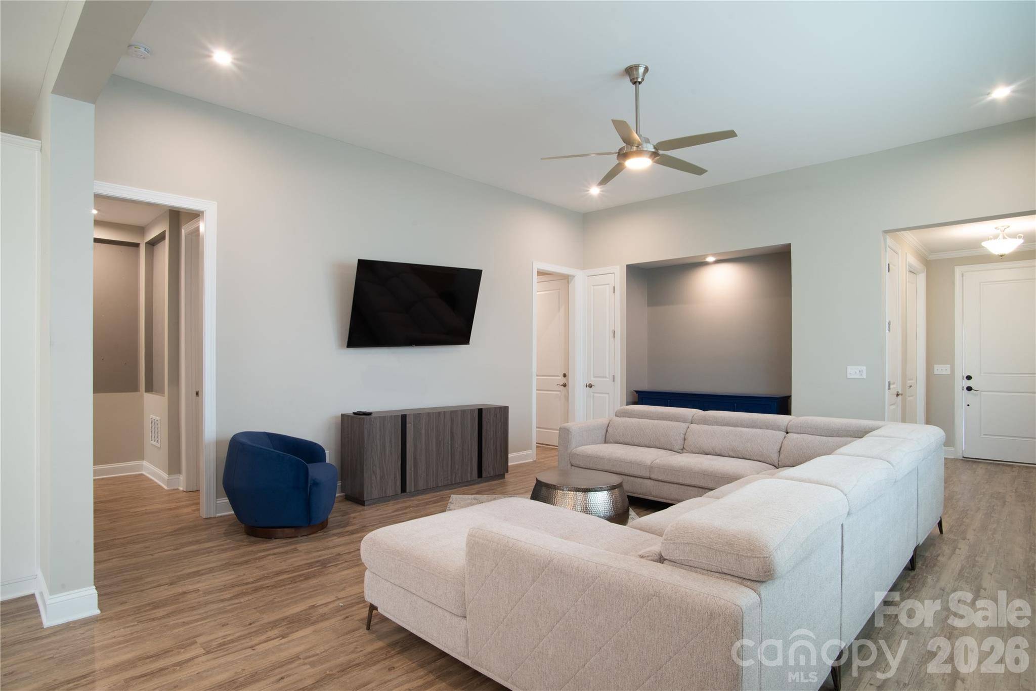 9038 Daring CT, Charlotte, NC 28215