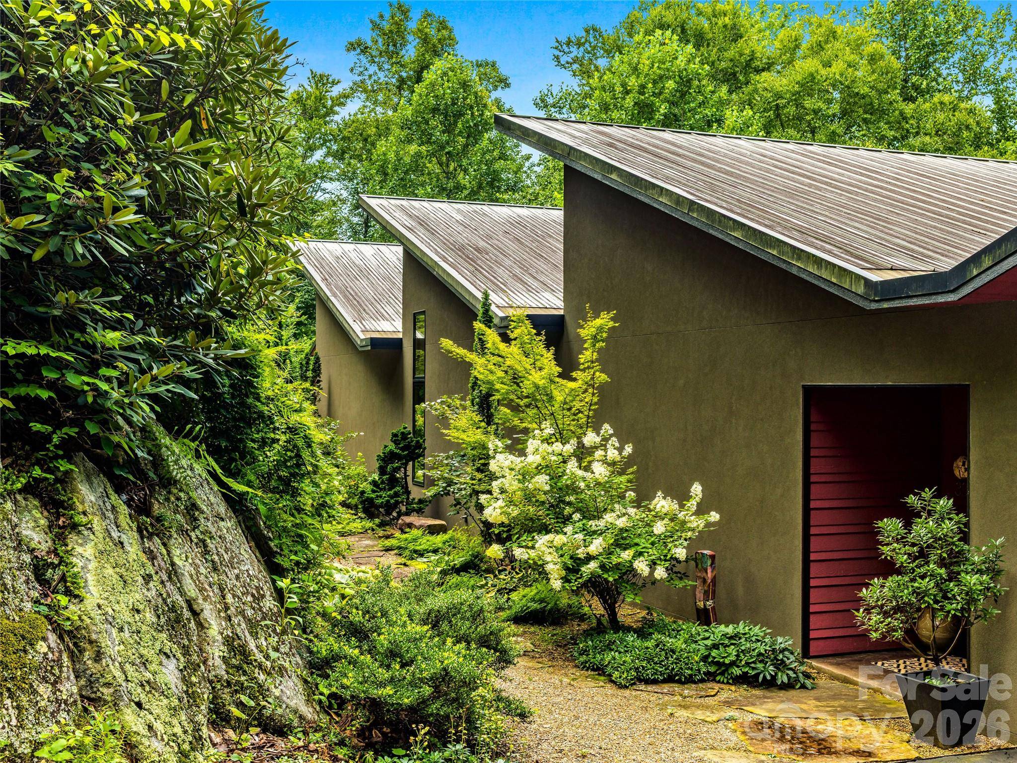 33 Robinson Creek RD, Asheville, NC 28803