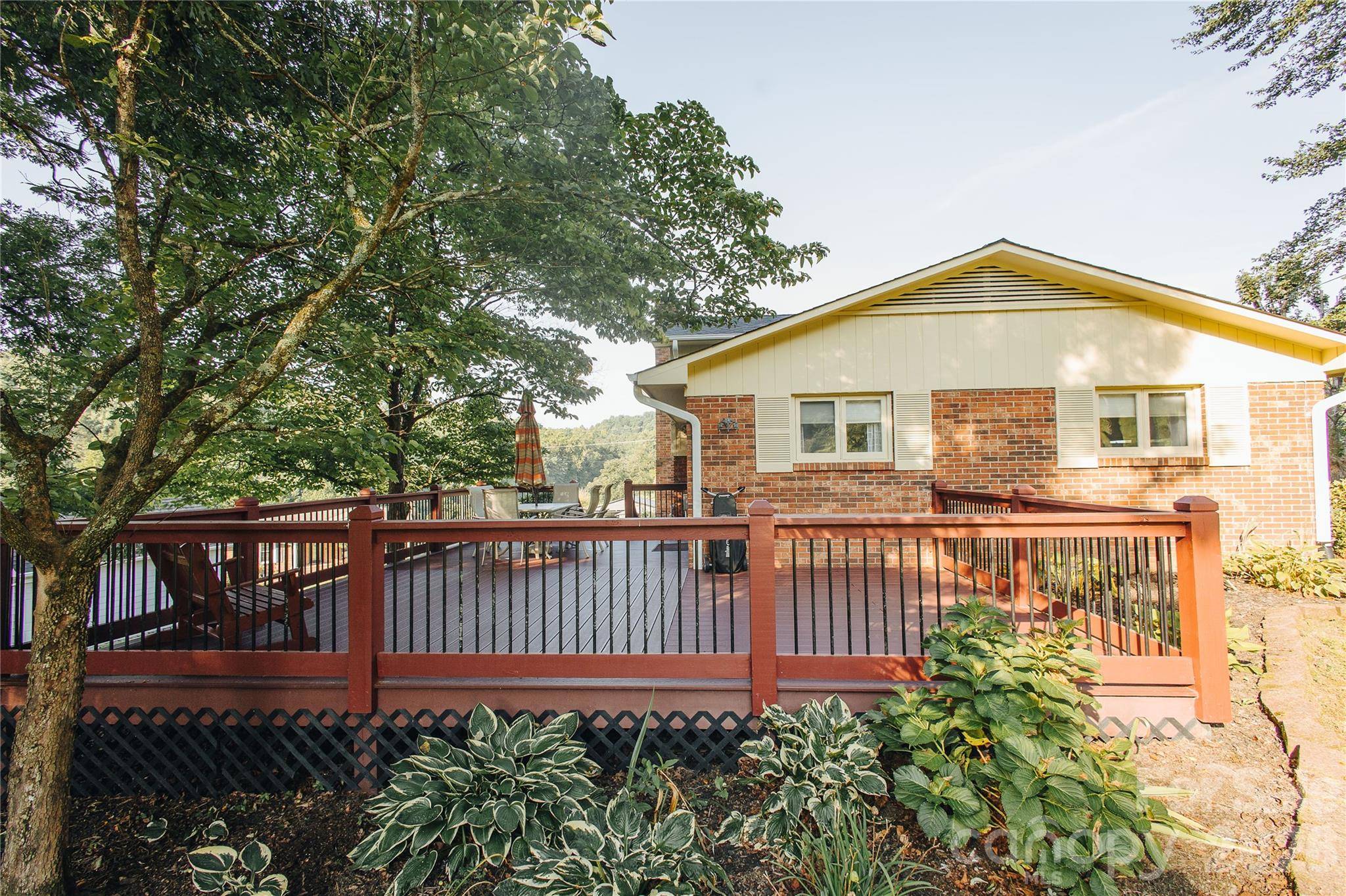 15 Golden Leaf DR, Marion, NC 28752