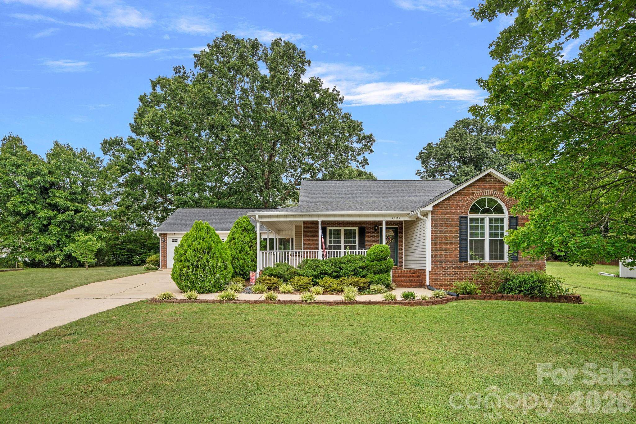 1320 Watts DR, Charlotte, NC 28216