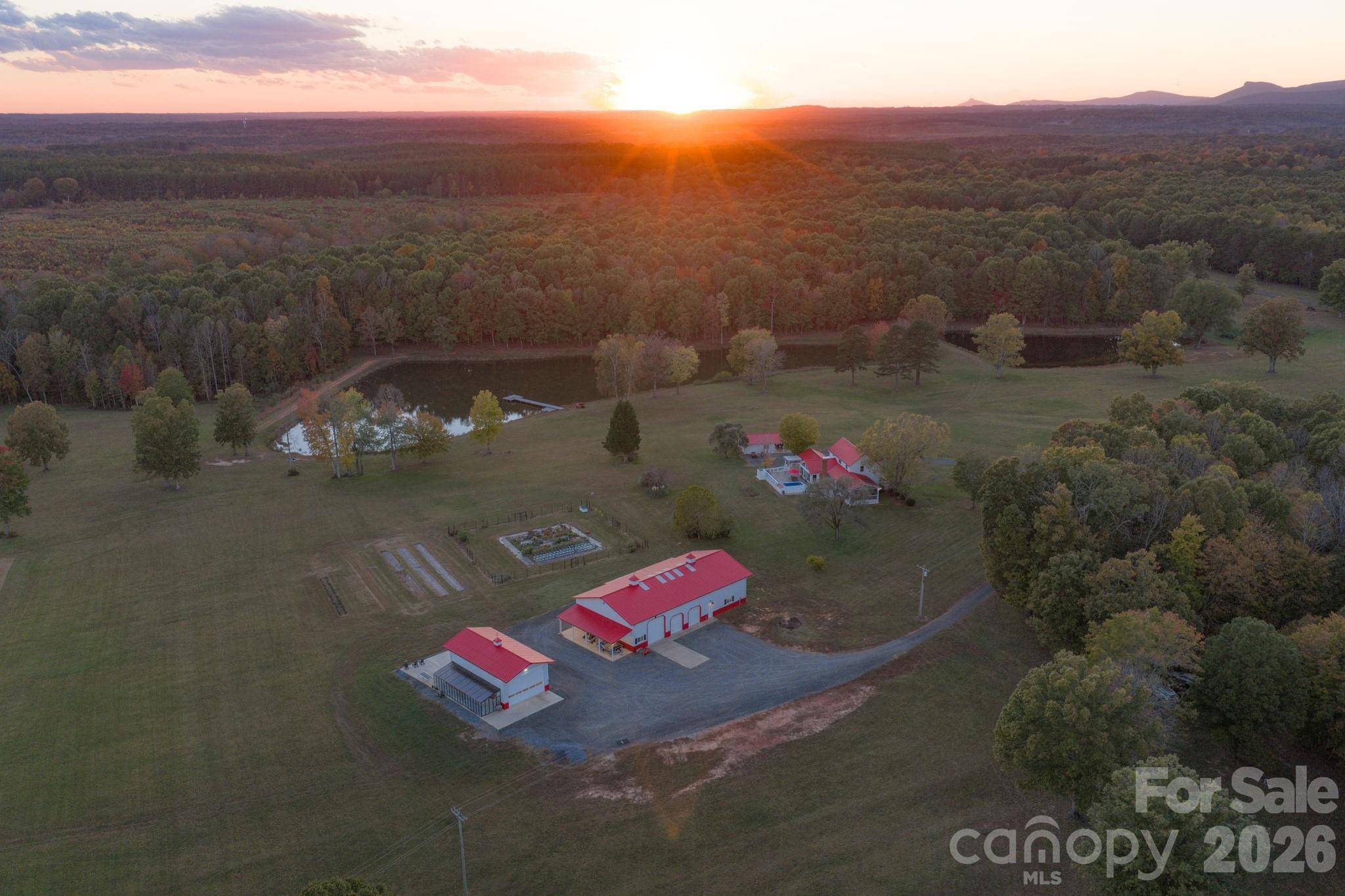 1260A Beaver Island Trail RD, Walnut Cove, NC 27052