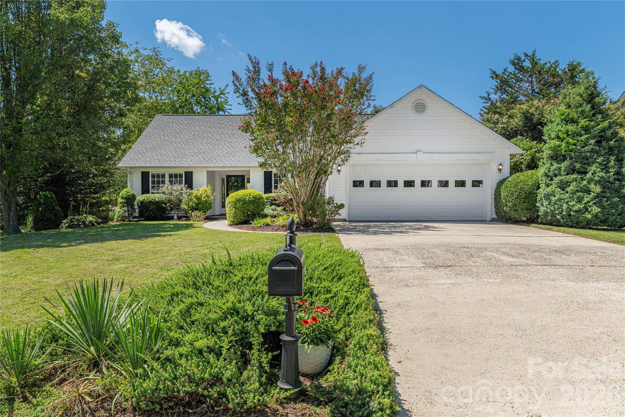 328 Planters Creek RD, Fletcher, NC 28732