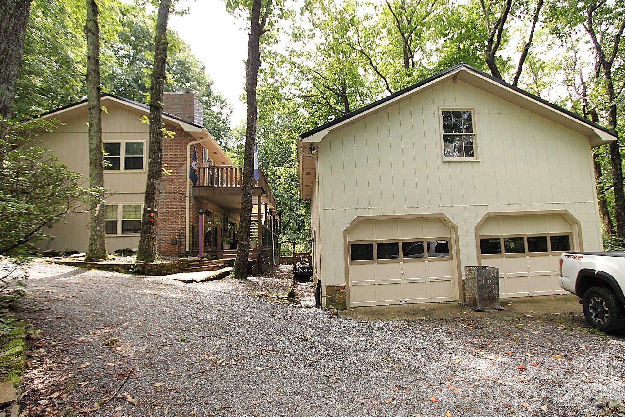 86 Pine Ridge RD, Hendersonville, NC 28792