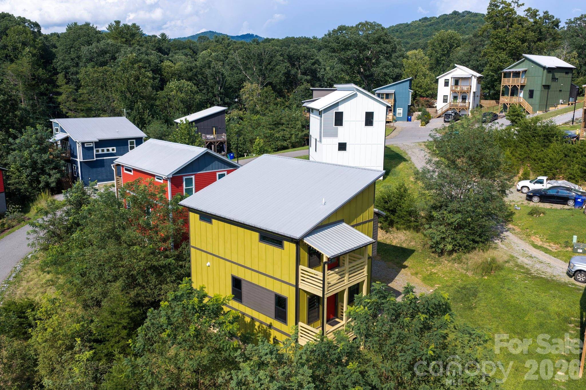613 Salem Heights LN, Swannanoa, NC 28778