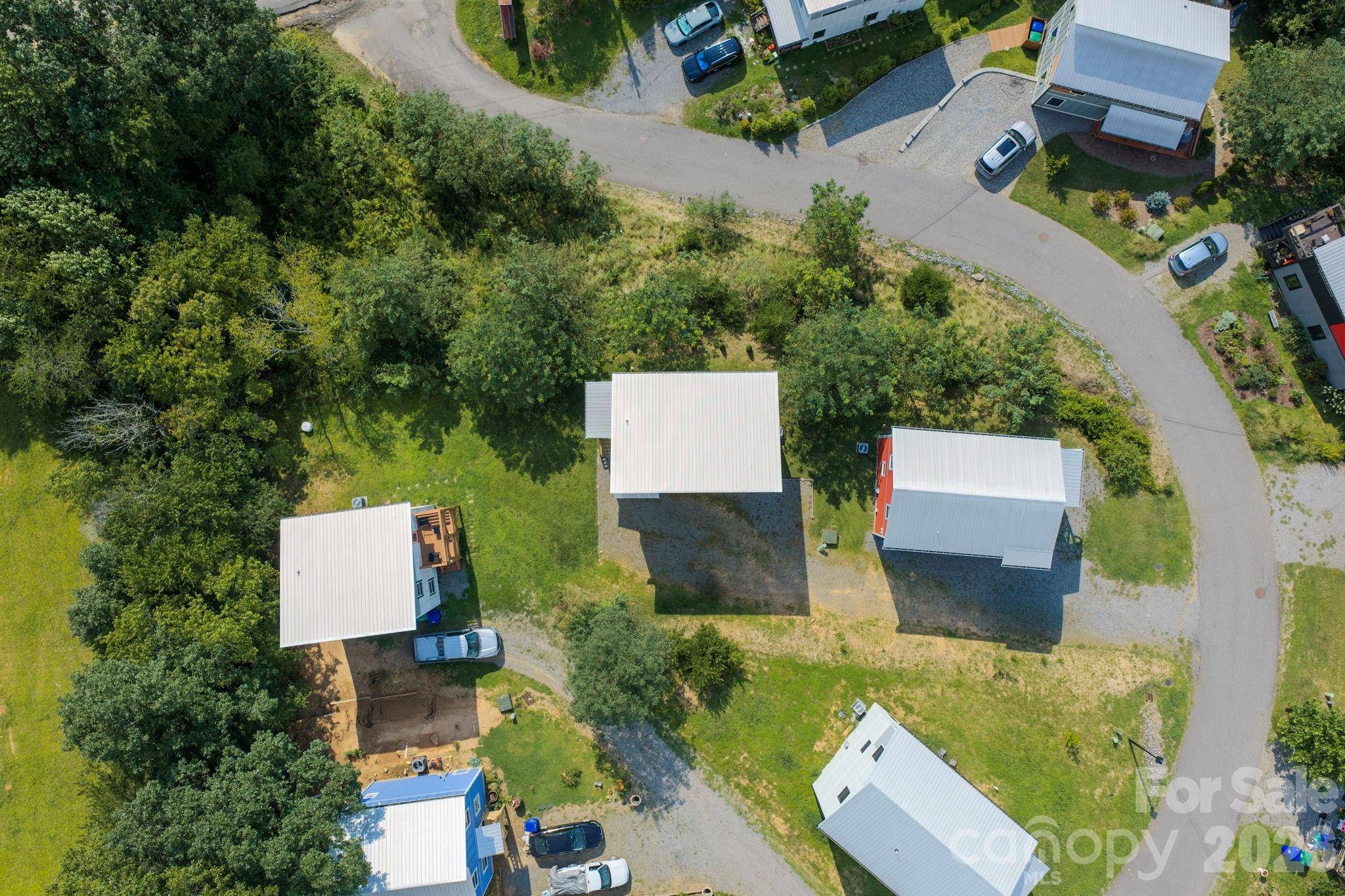 613 Salem Heights LN, Swannanoa, NC 28778