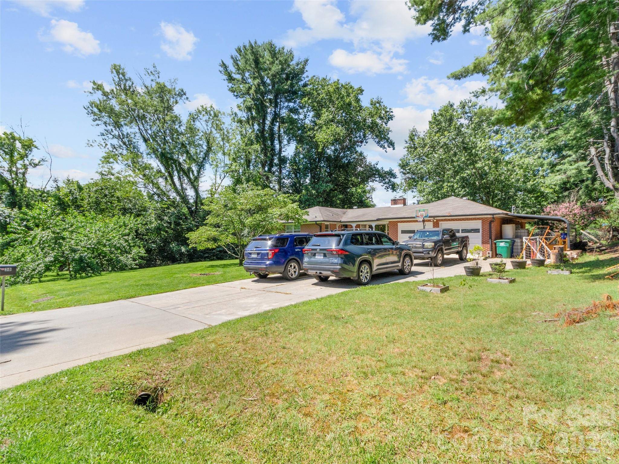 38 Crowell RD, Asheville, NC 28806