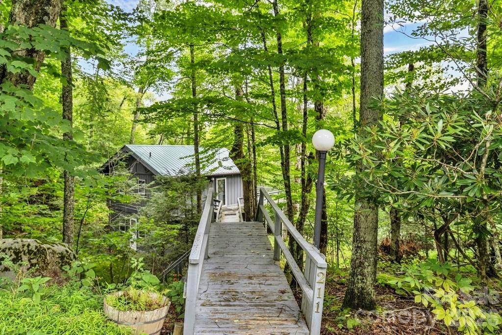 211 Foxgrape HOLW #77, Beech Mountain, NC 28604