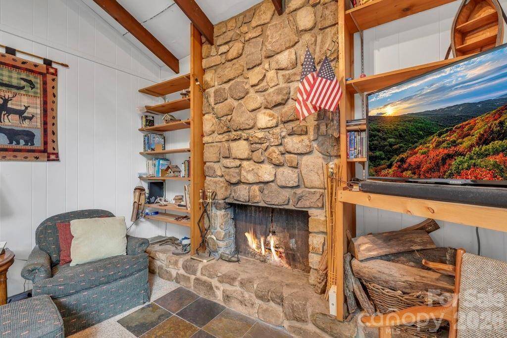 211 Foxgrape HOLW #77, Beech Mountain, NC 28604