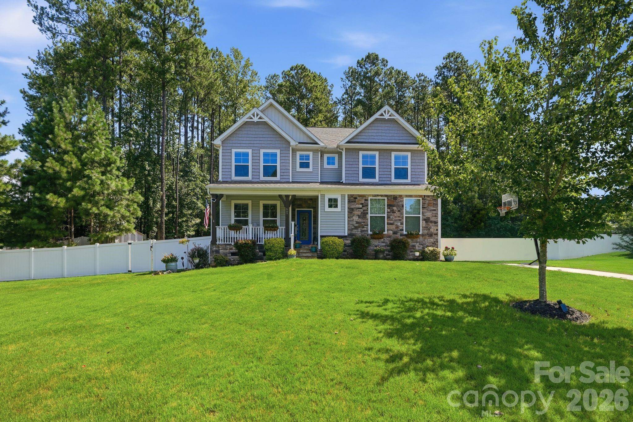 607 Winter Walk LN, Lake Wylie, SC 29710