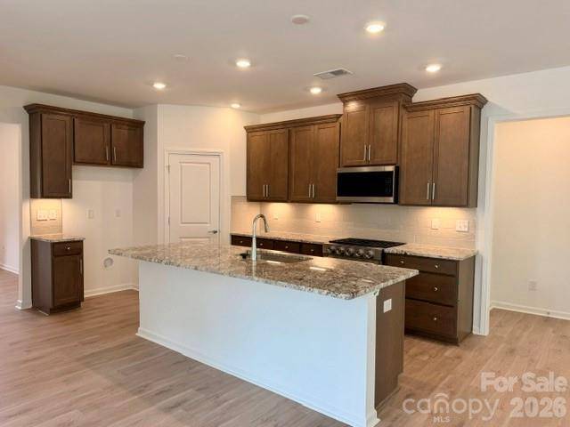 559 Cottage Garden LN, Belmont, NC 28012