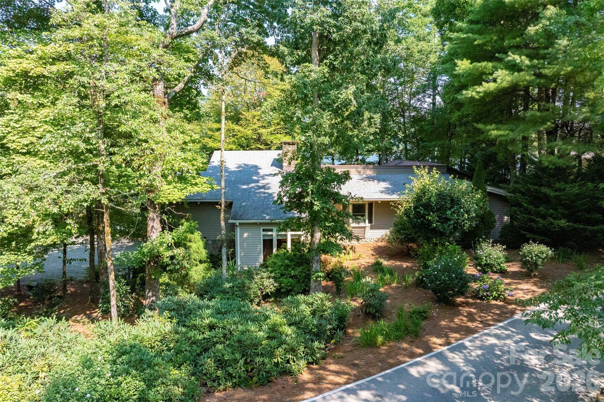 73 Lake Point DR, Lake Toxaway, NC 28747