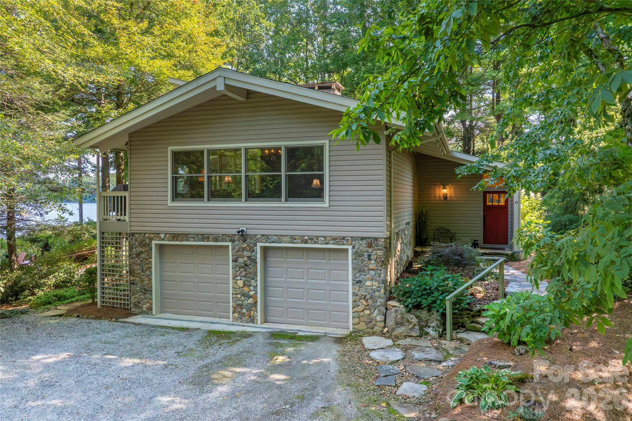 73 Lake Point DR, Lake Toxaway, NC 28747